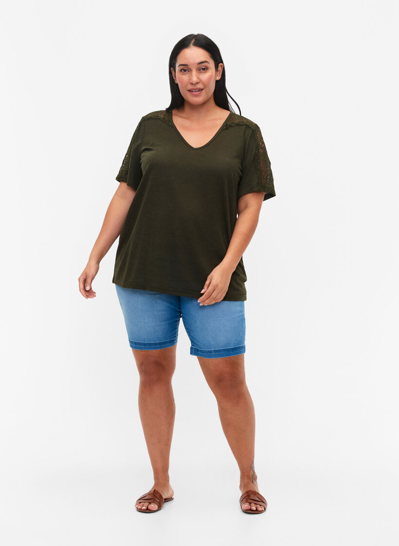 Kortærmet bluse med blonder og v-hals, Forest Night, Model image number 2