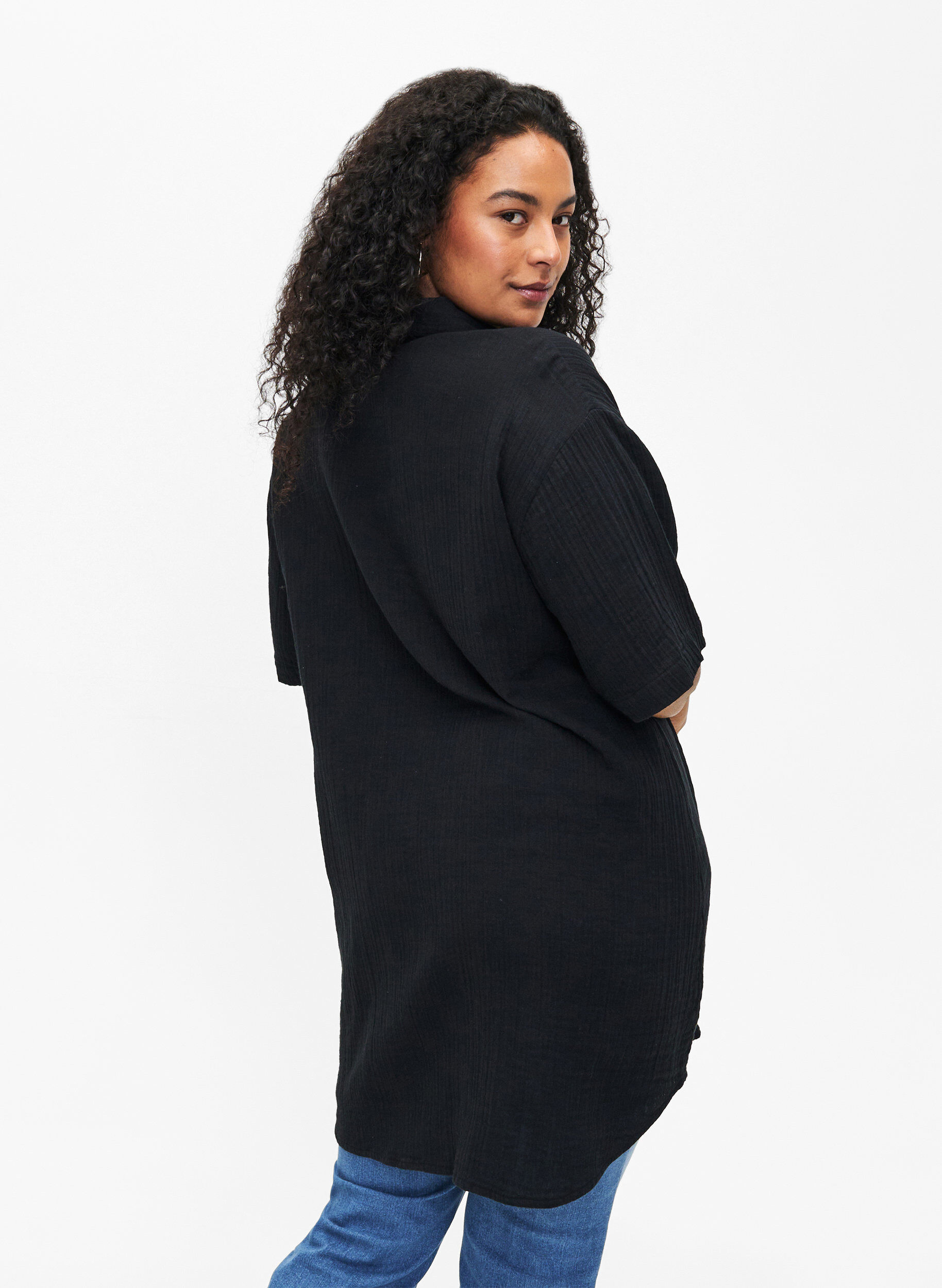 Zizzi Kort&aelig;rmet skjorte med knapper, Black, Model image number 1