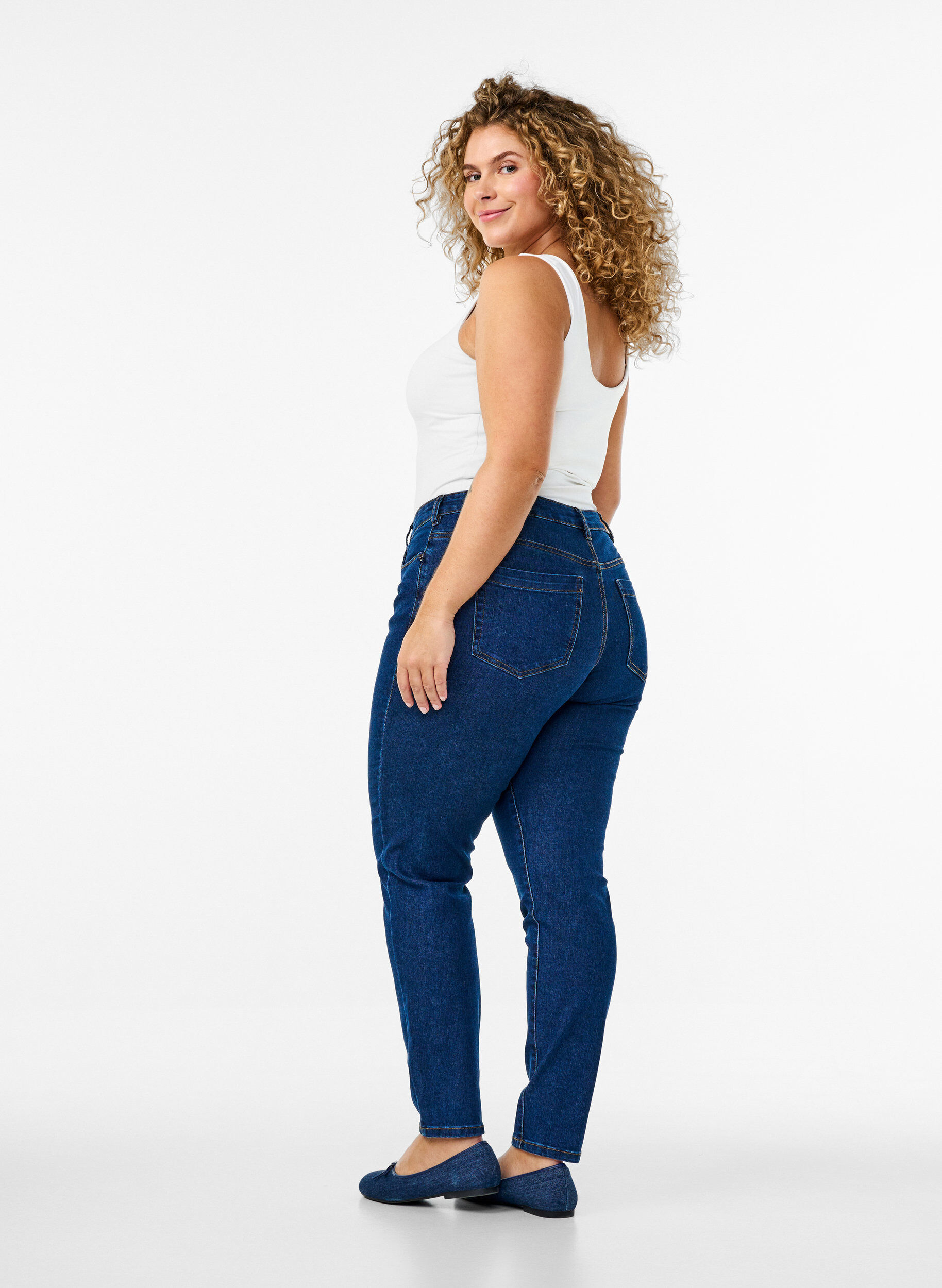 ZizziSlim fit Emily jeans med regul&aelig;r talje, Bl&aring;, Model image number 1