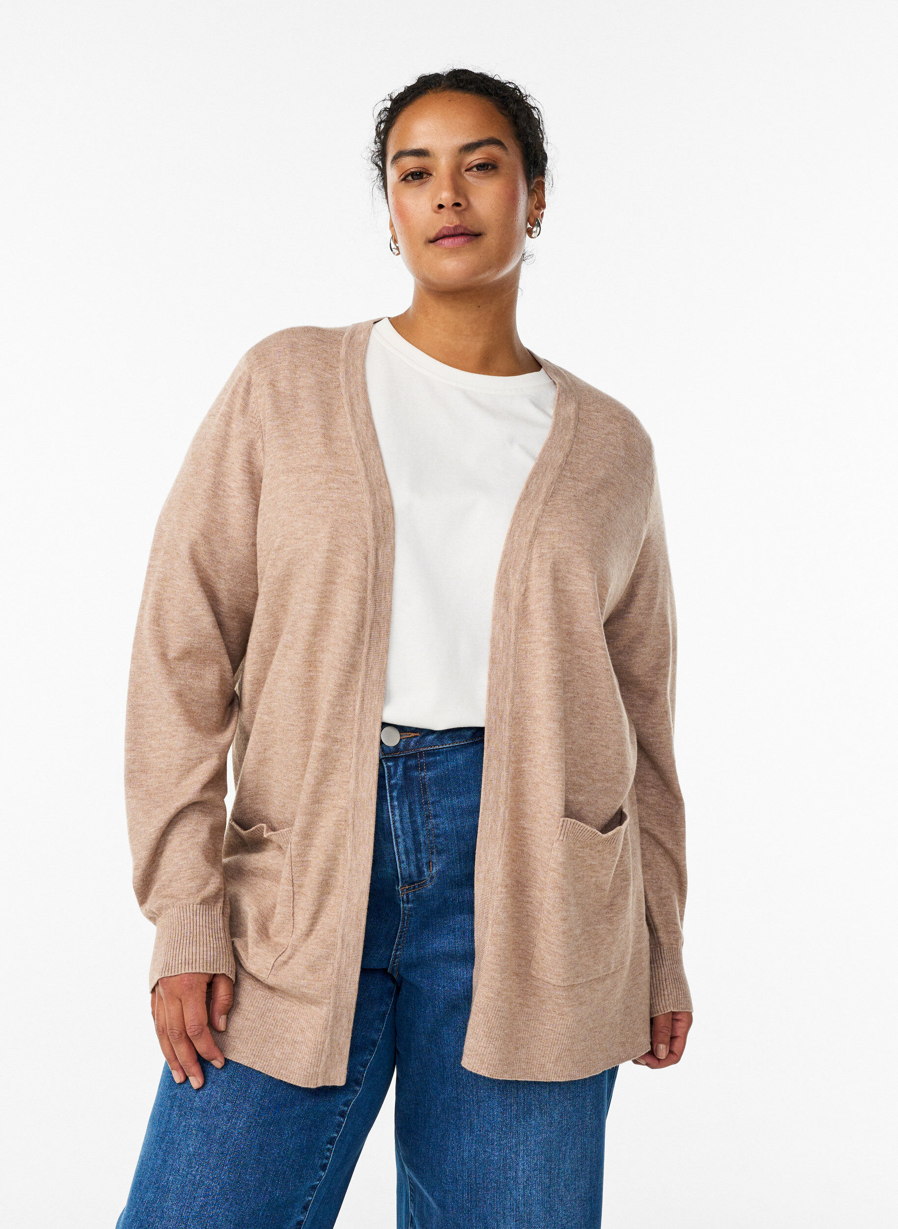 Zizzi Lang strikcardigan med lommer og &aring;bent design, Beige, Model image number 0