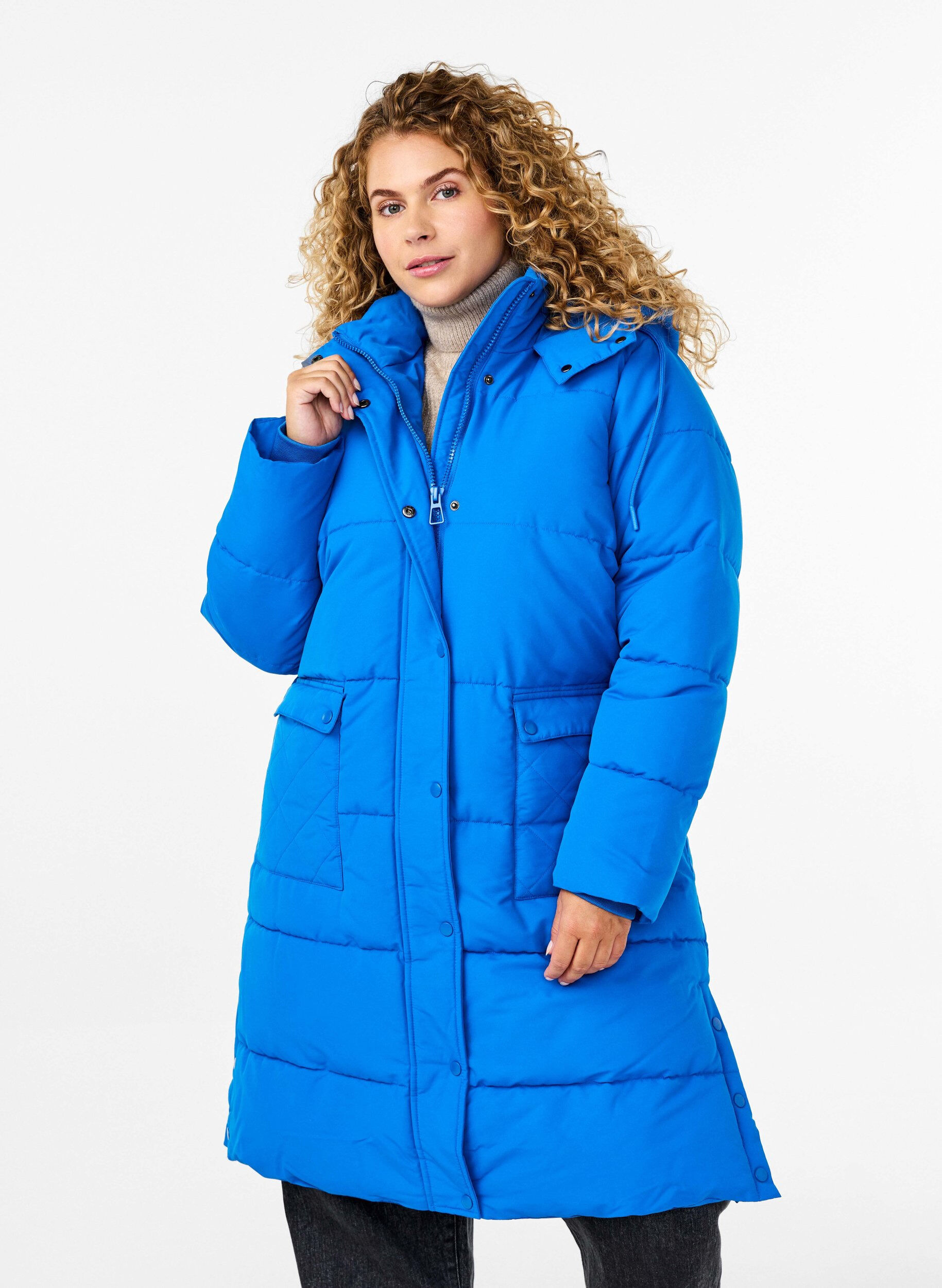 Zizzi Lang puffer jakke med lommer og h&aelig;tte, Bl&aring;, Model image number 0