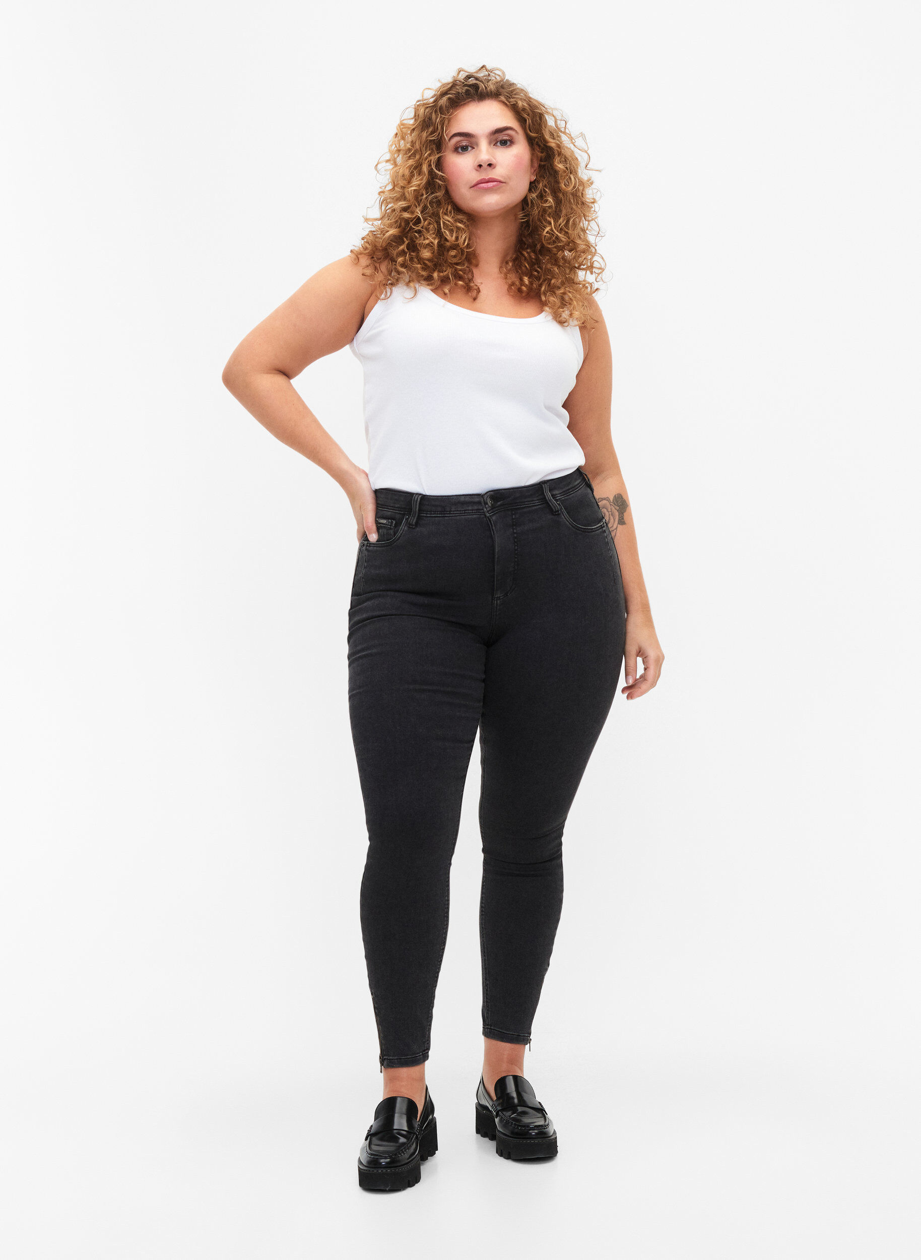 ZizziCropped Amy jeans med lynl&aring;sdetalje, Gr&aring;, Model image number 1