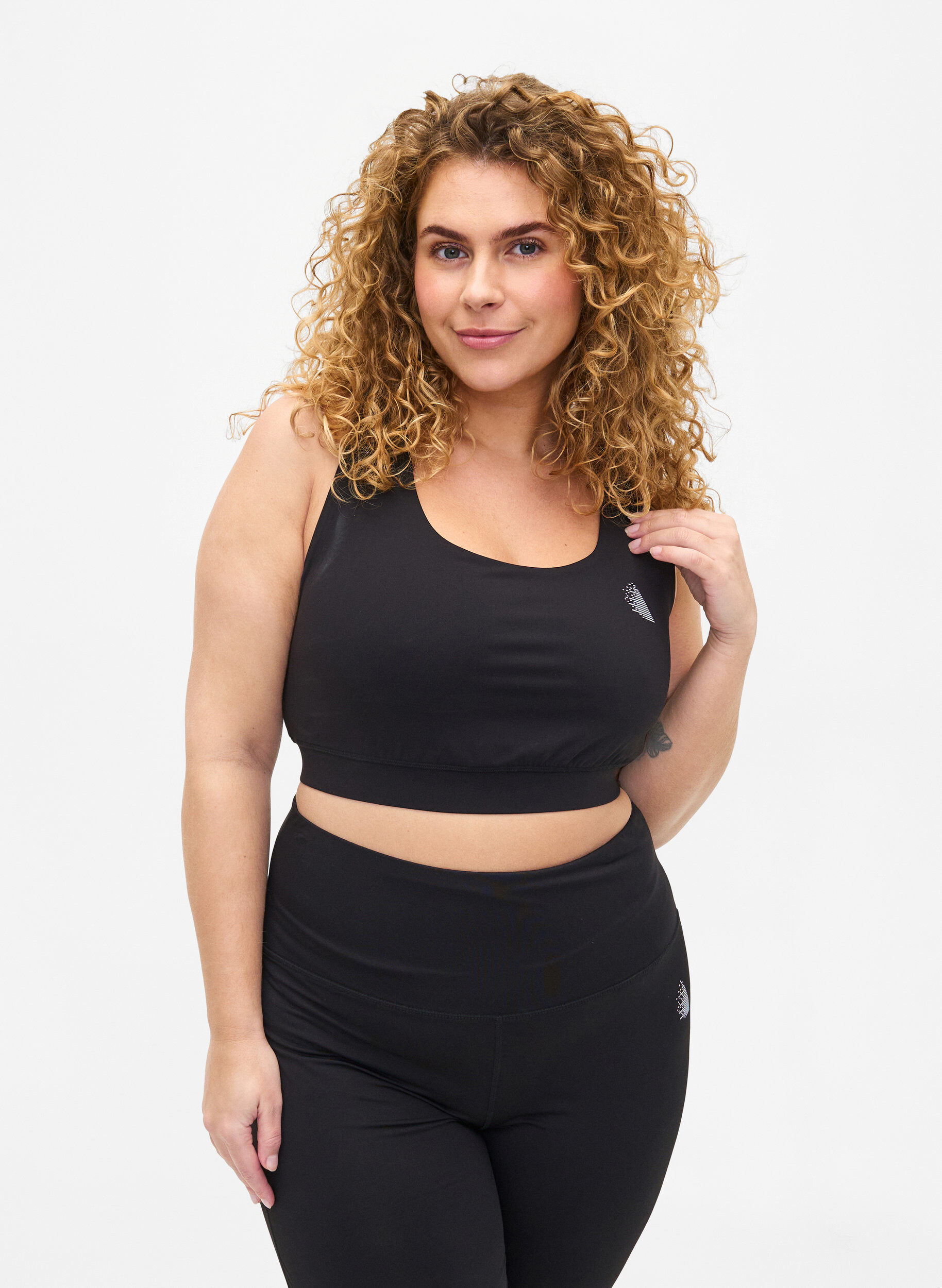 Zizzi Sports bh med krydsdetalje p&aring; ryggen, Black, Model image number 0