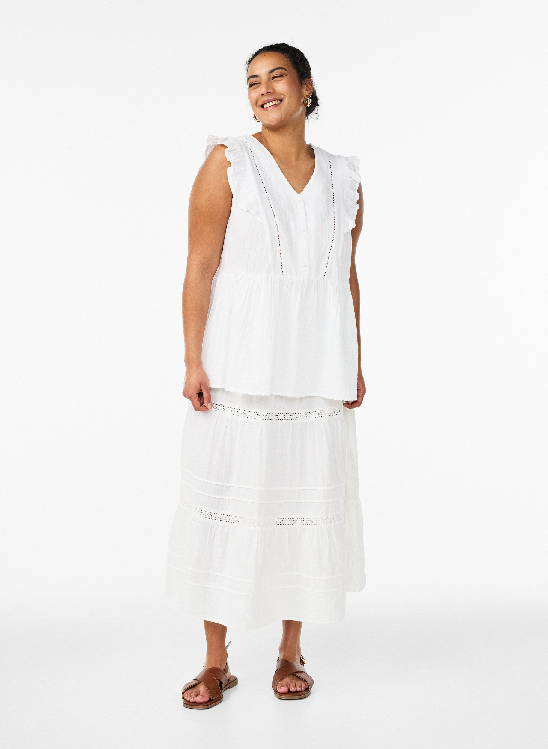 Zizzi&AElig;rmel&oslash;s bluse i bomuldsmusselin med fl&aelig;ser, Hvid, Model image number 1