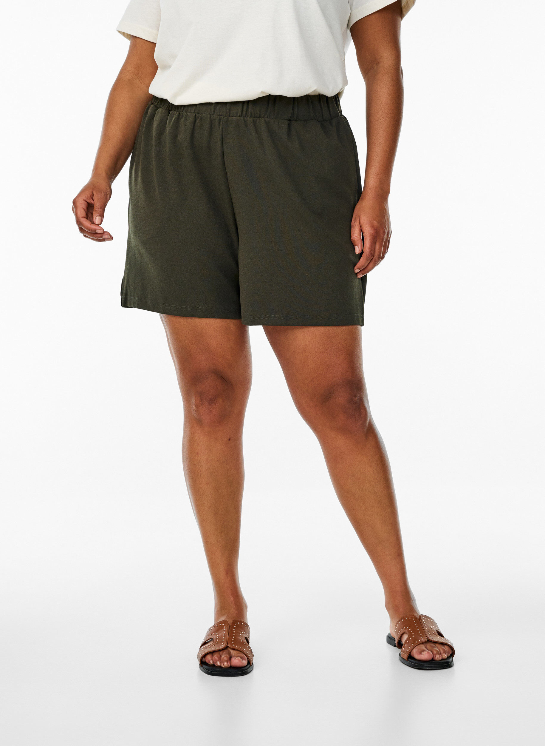 Zizzi L&oslash;se shorts med lommer, Gr&oslash;n, Model image number 2
