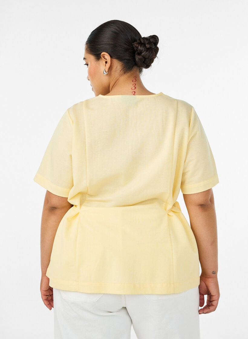 Bluse i bomuldsblanding med V-hals og bindeb&aring;nd, Gul, Model image number 2