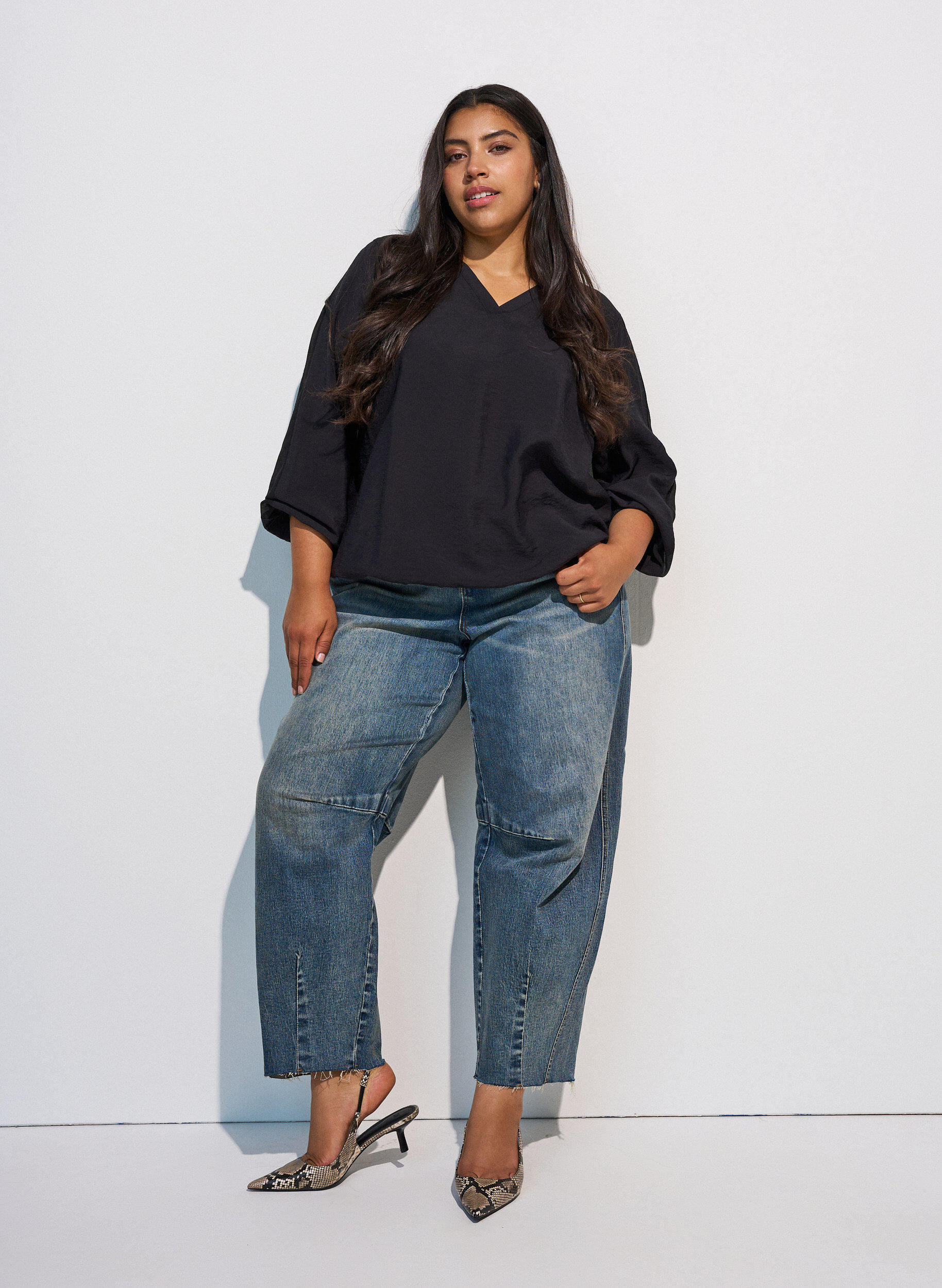 ZizziBluse med balloneffekt og chiffondetaljer, Sort, Model image number 1