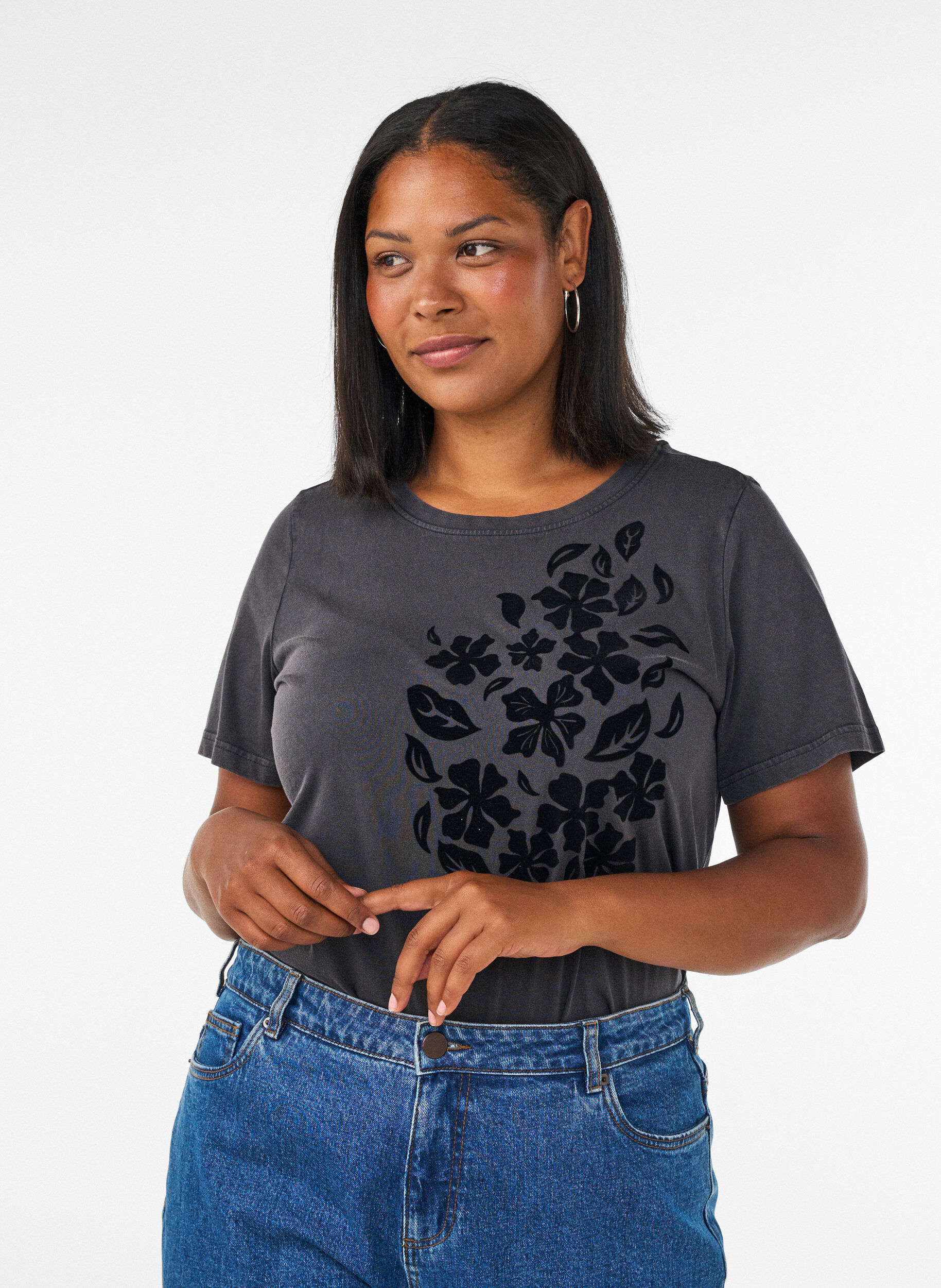 T-shirt i &oslash;kologisk bomuld med motiv, Gr&aring;, Model