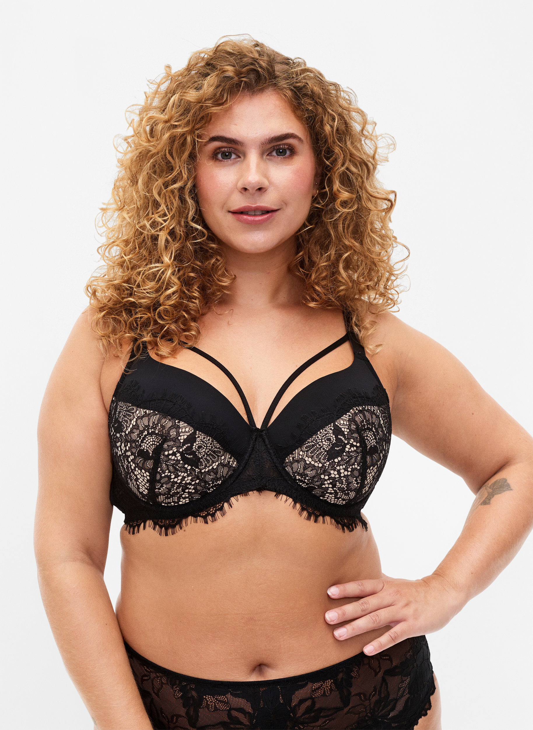 Zizzi Vatteret bh med blonder og string, Black, Model image number 0