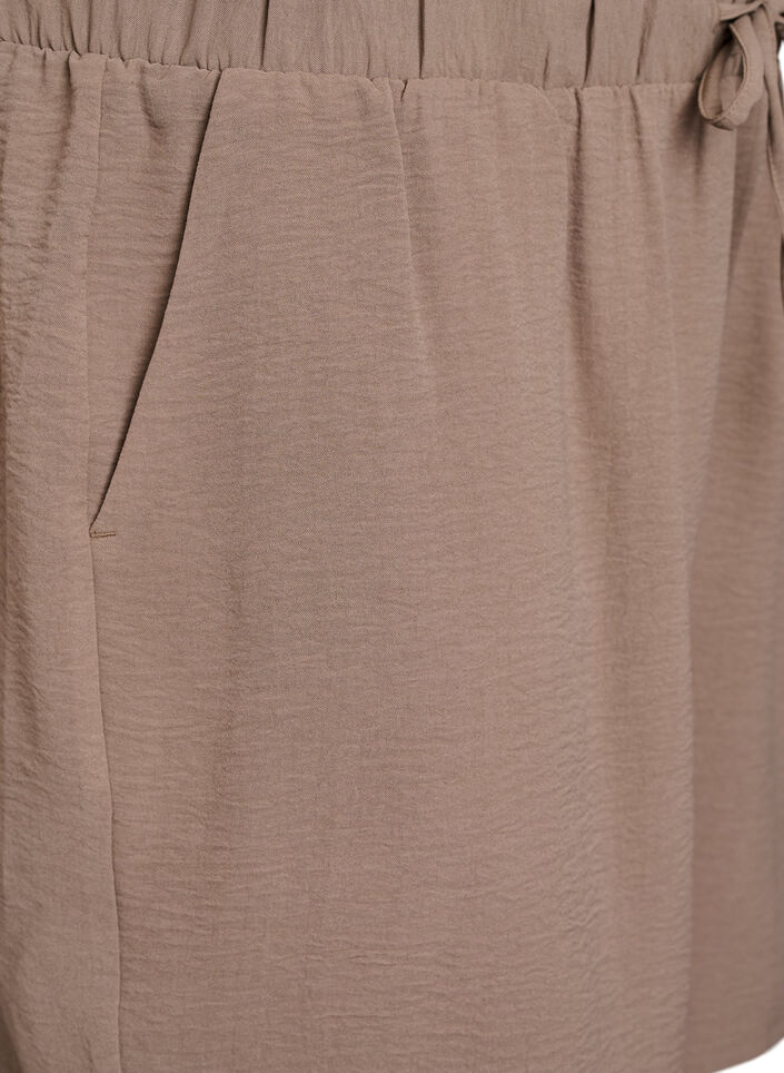 Shorts med lommer og elastik i taljen, Brun, Packshot image number 2