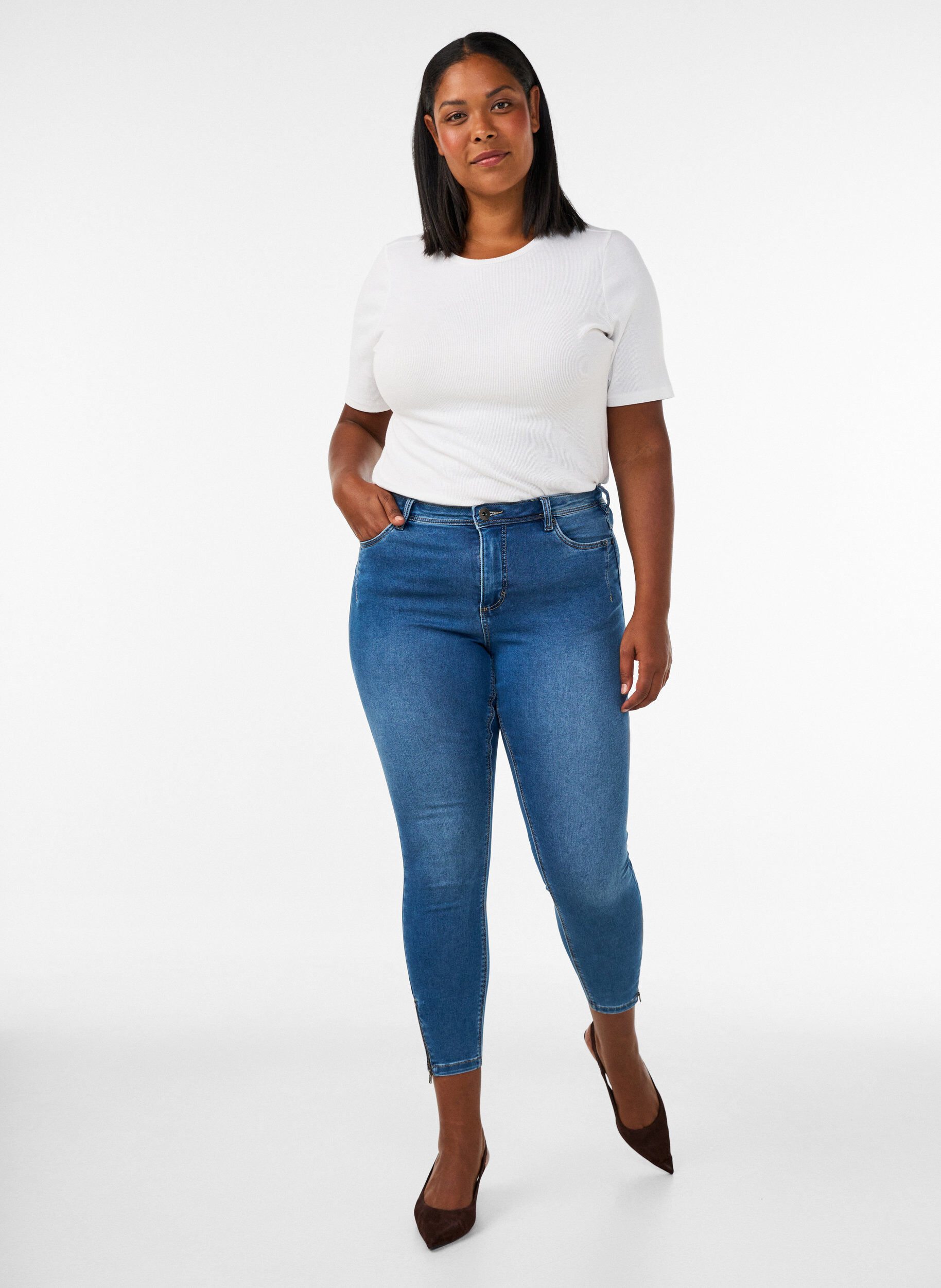 Cropped Amy jeans med lynl&aring;sdetalje, Bl&aring;, Model