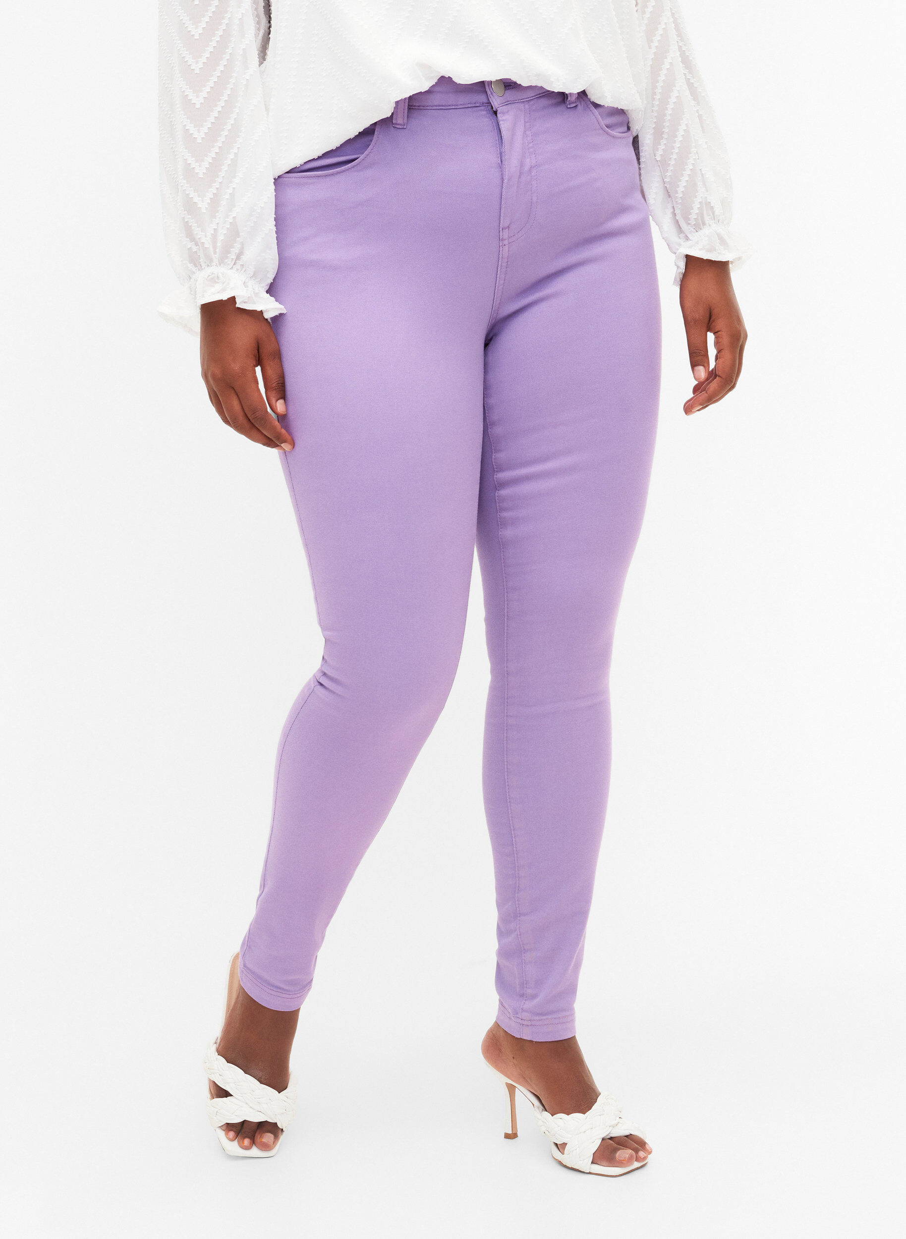 Zizzi H&oslash;jtaljede Amy jeans med super slim fit, Chalk Violet, Model image number 2