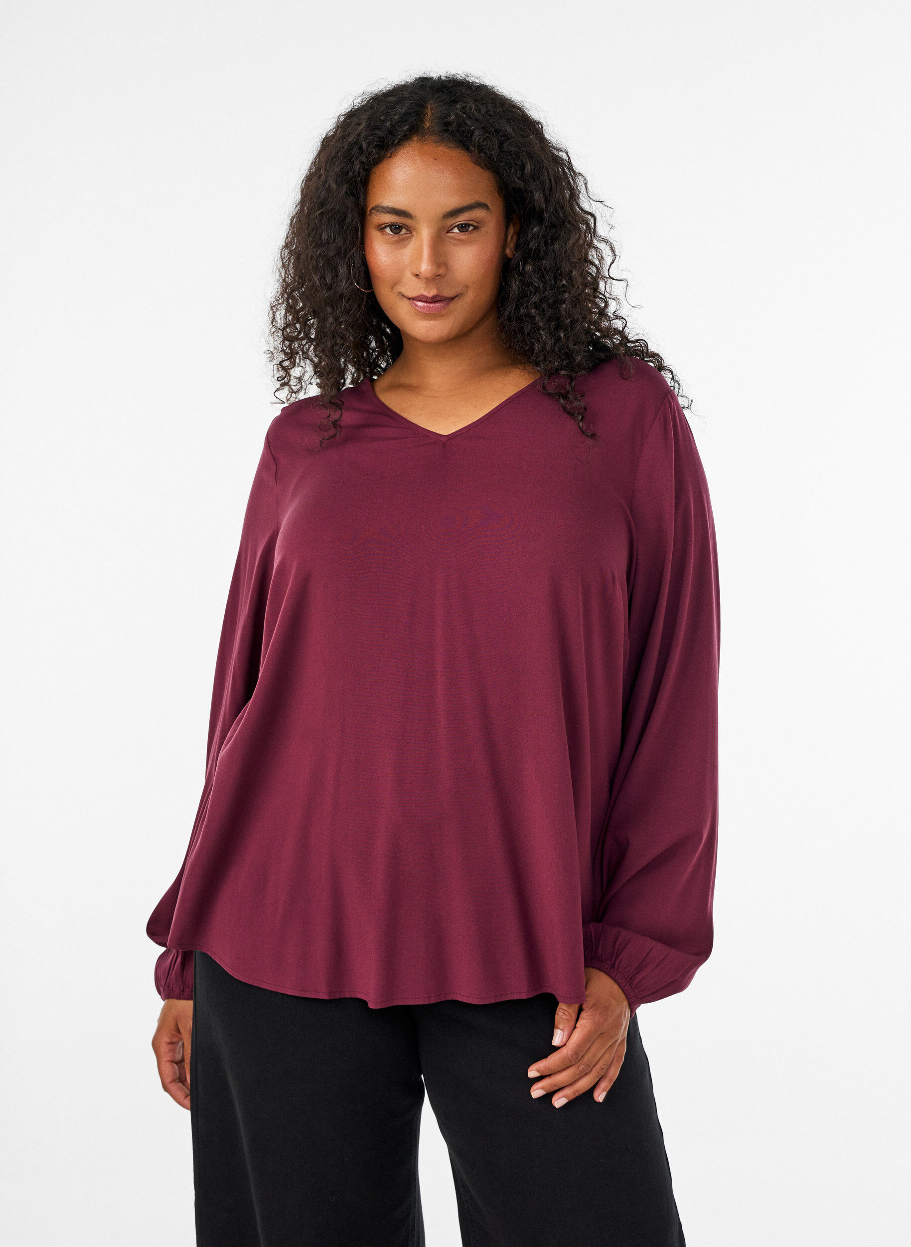 ZizziViskosebluse med V-hals og lange &aelig;rmer, R&oslash;d, Model image number 0