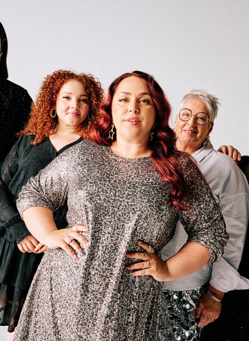 Kort pailletkjole med lange ærmer, Brun, Image image number 0