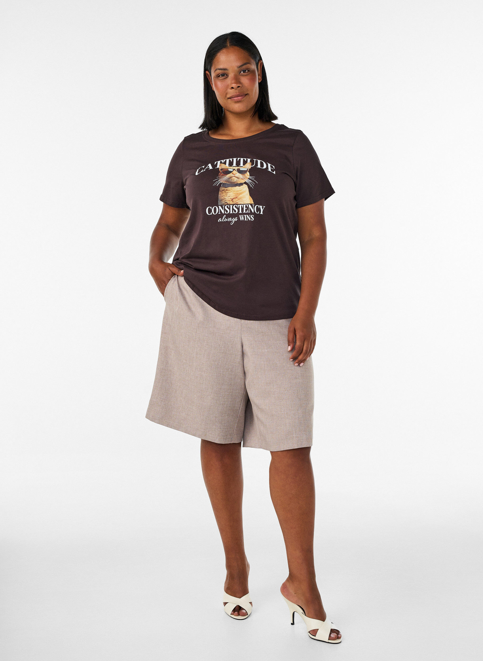 ZizziT-shirt i bomuld med frontmotiv, Brun, Model image number 1