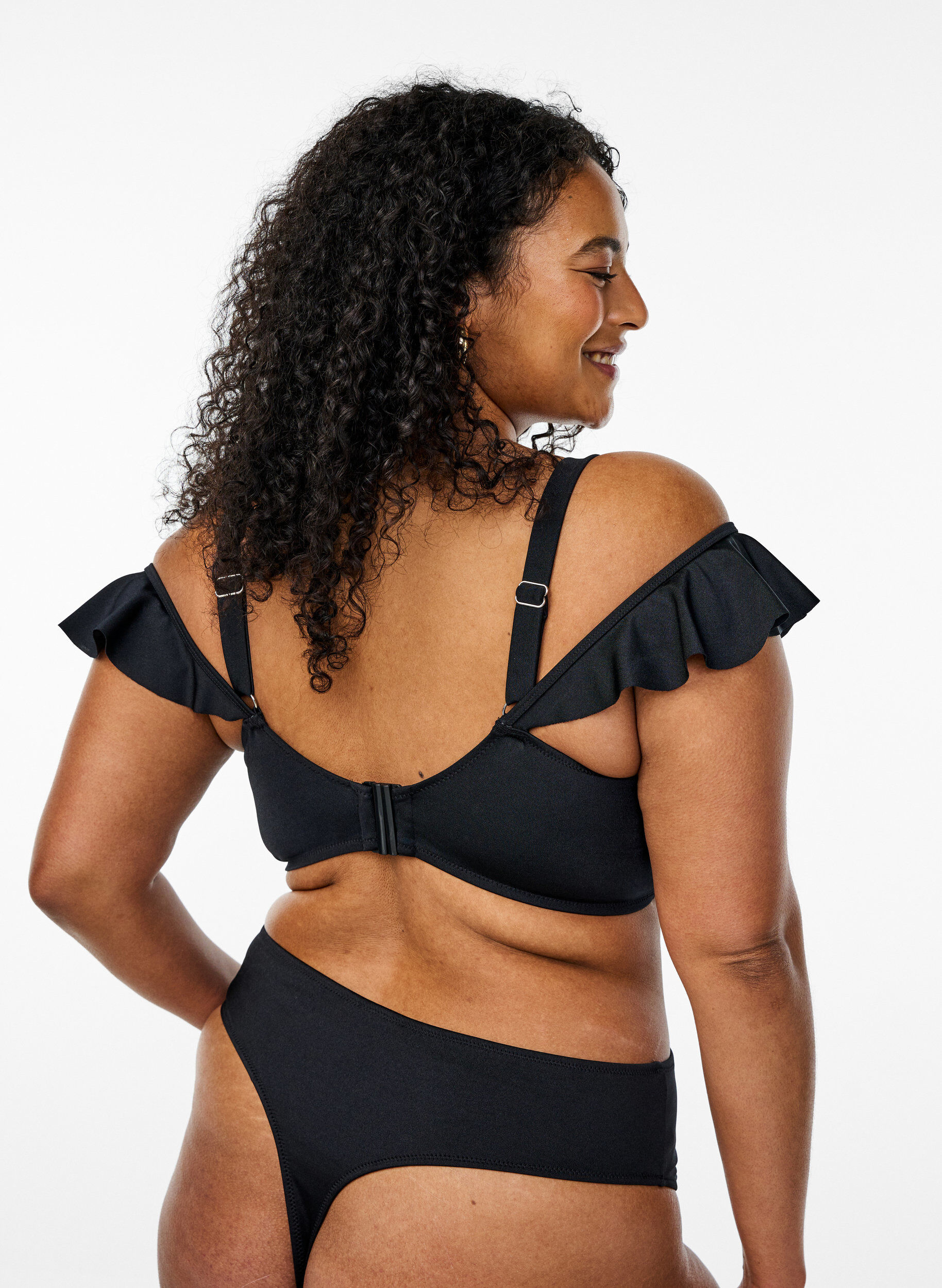 Zizzi Bikini top med fl&aelig;ser og b&oslash;jle, Sort, Model image number 2