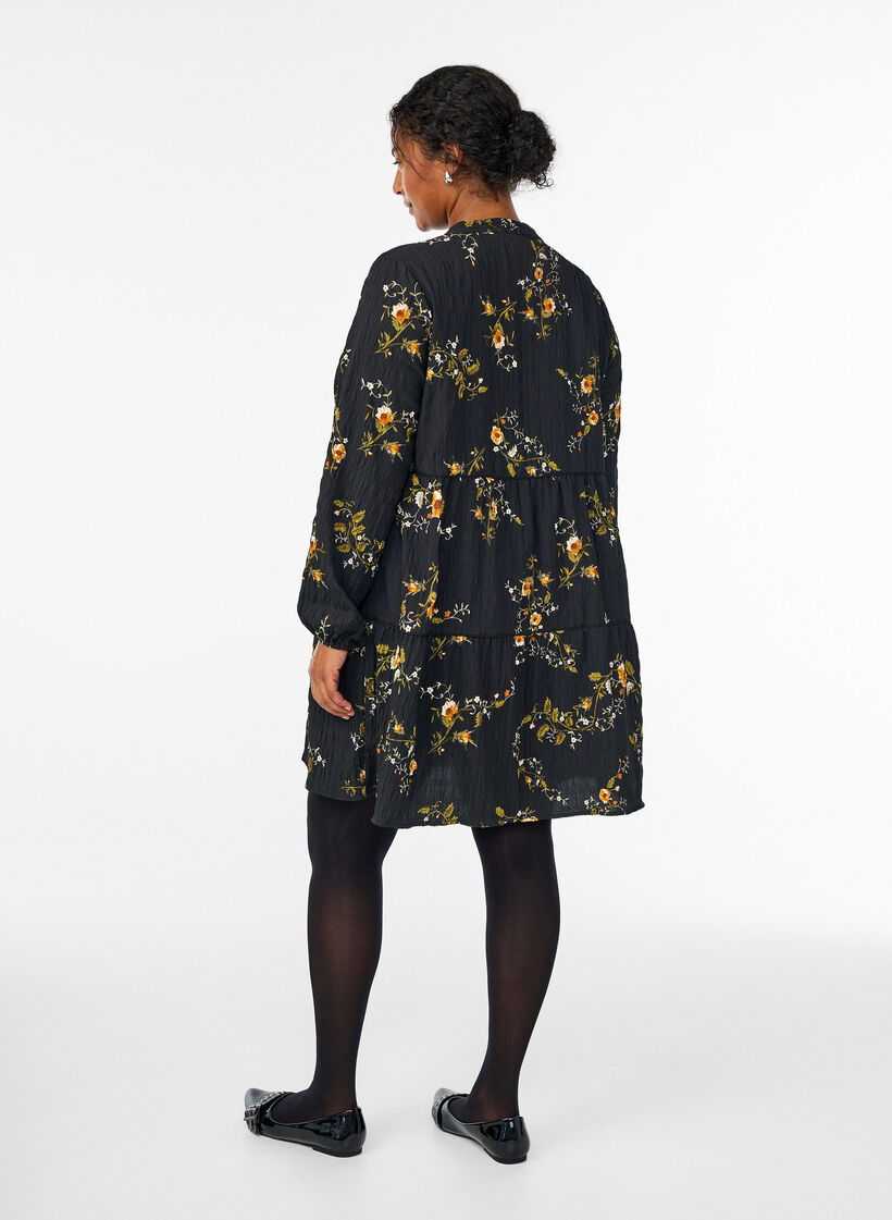 Kjole med blomsterprint og bindeb&aring;nd, Sort, Model image number 2