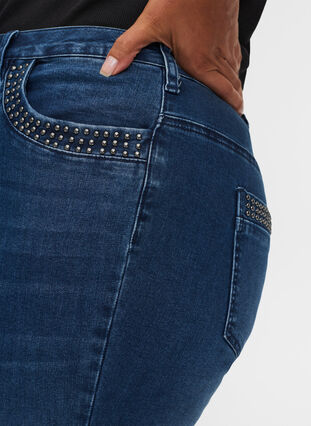 Nille jeans med høj talje og nitter, Medium Blue denim, Model image number 2