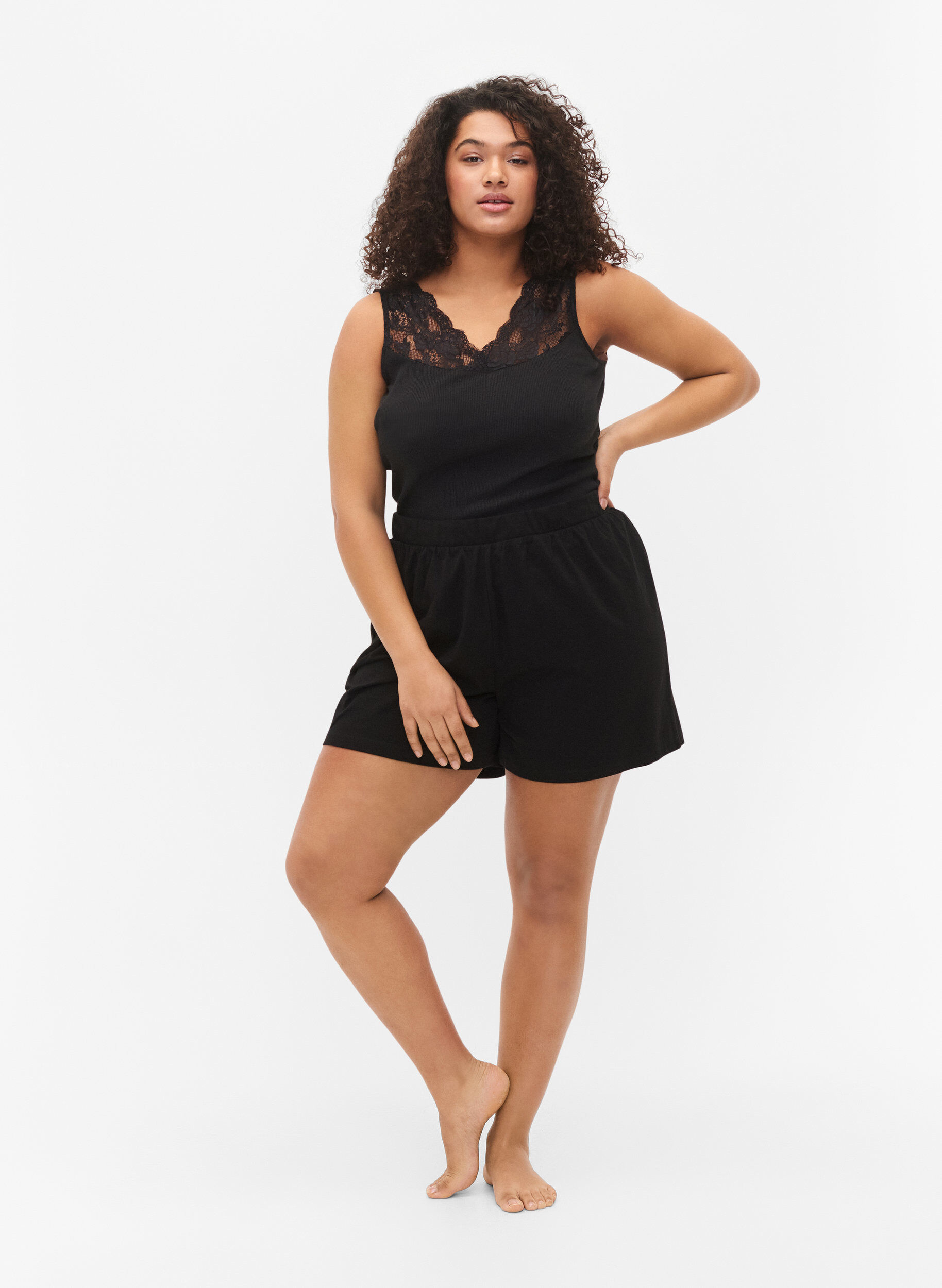 Zizzi L&oslash;se natshorts i bomuldsmix, Sort, Model image number 1