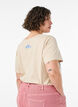 T-shirt i bomuld med printmotiv, Beige, Model image number 2