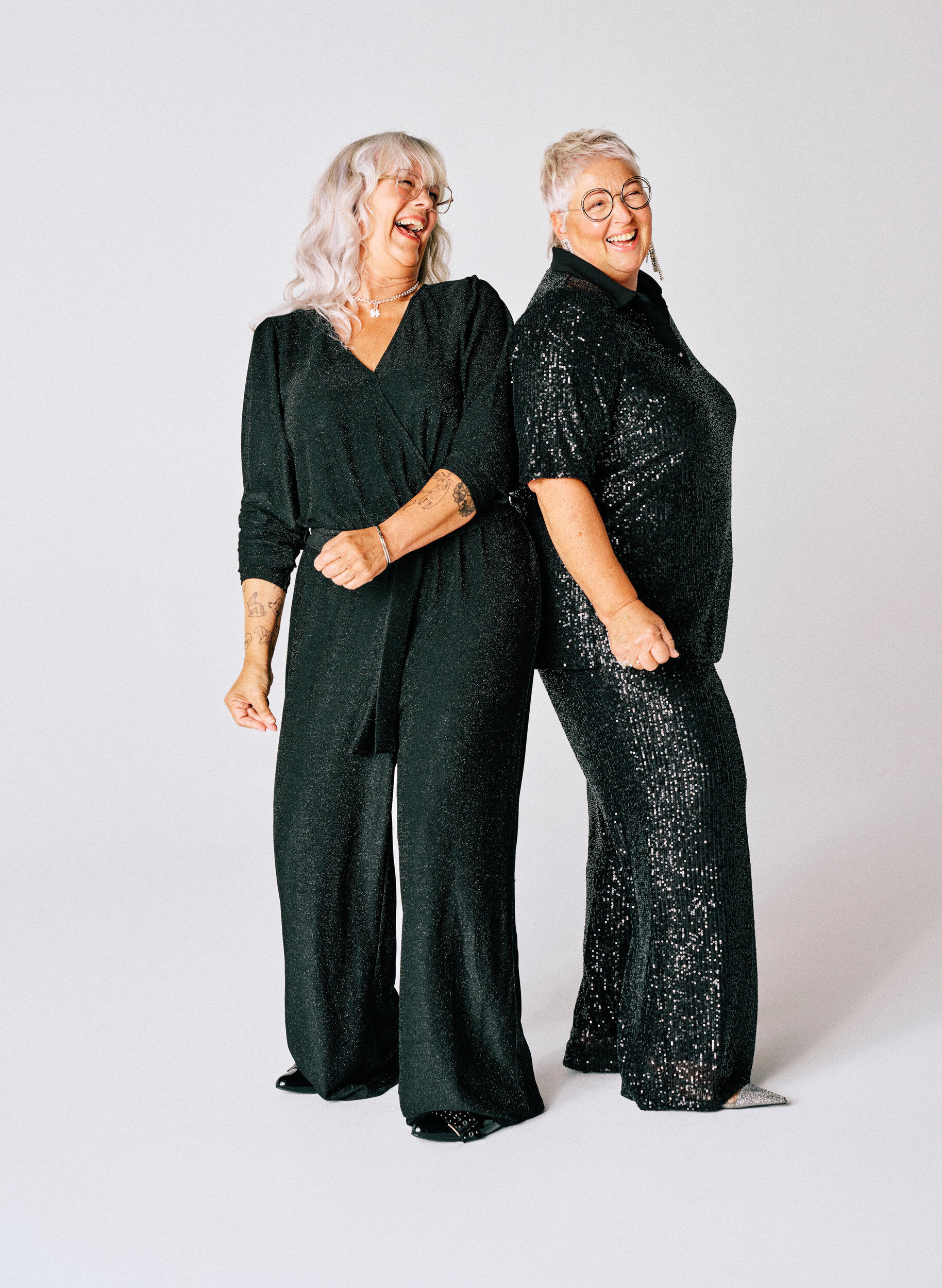 Zizzi Pailletbluse med polokrave og korte &aelig;rmer, Sort, Image image number 0