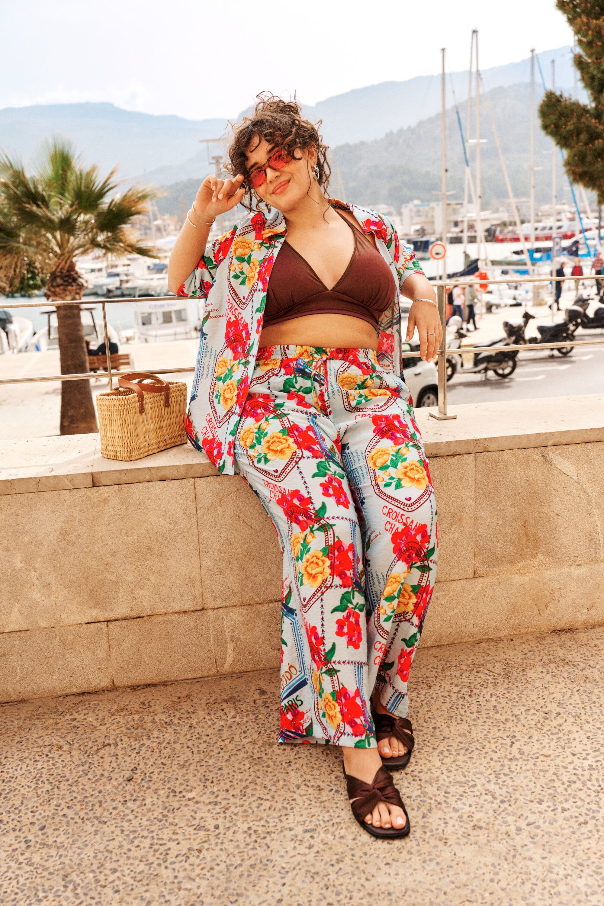 ZizziFarverig feriestemning ved havnen, , Model