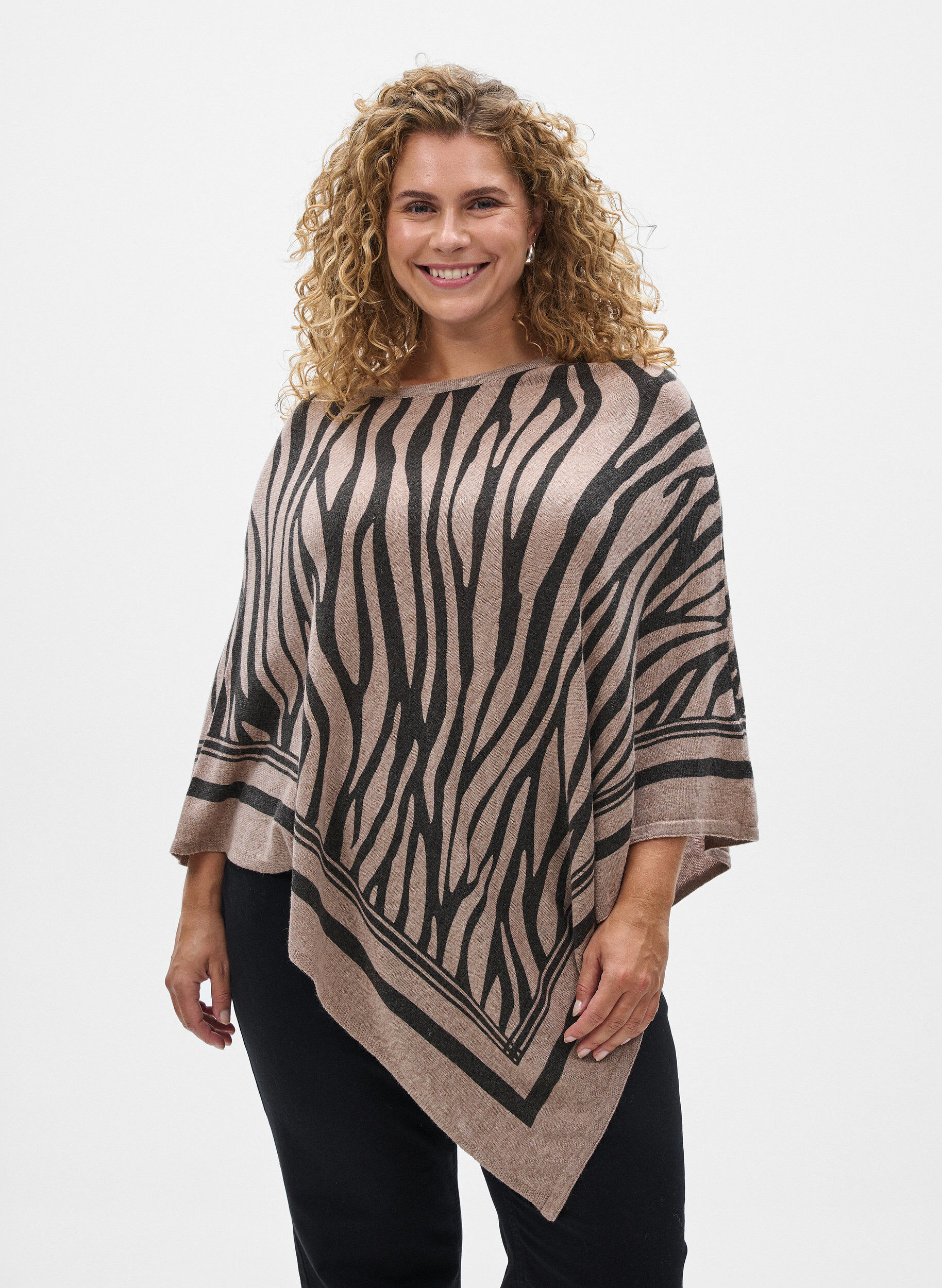 Zizzi Finstrikket poncho, Sort, Model image number 0