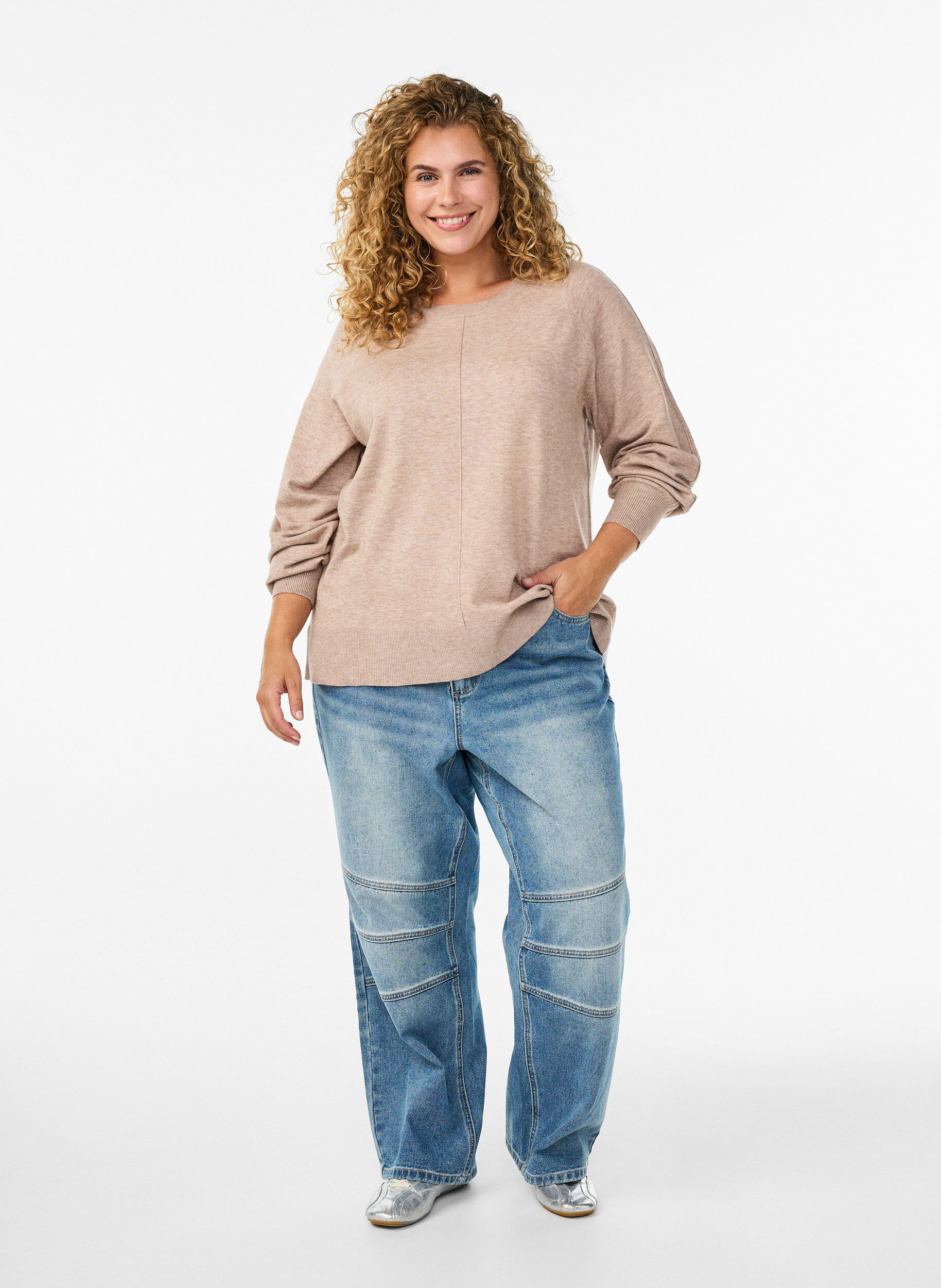 Zizzi Strikbluse med midters&oslash;m og raglan&aelig;rmer, Beige, Model image number 1