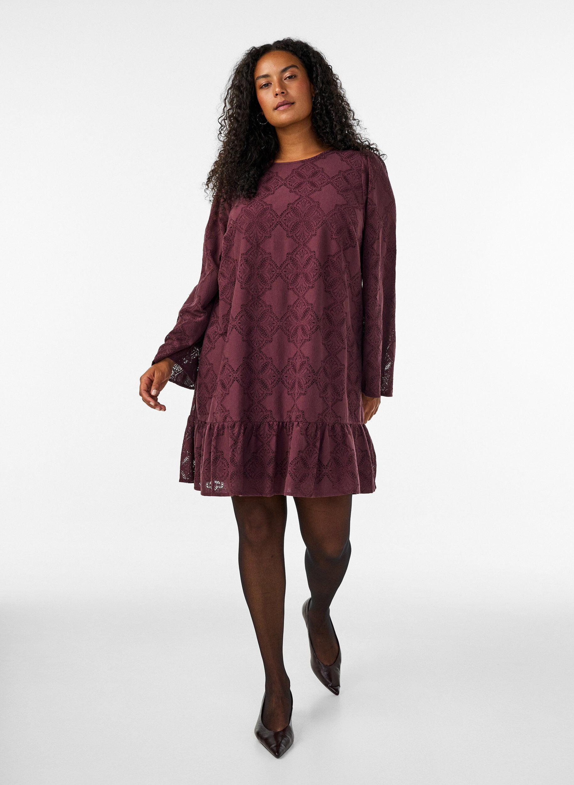 ZizziBlondekjole med lange &aelig;rmer og fl&aelig;sekant, M&oslash;rk Bordeaux, Model image number 1