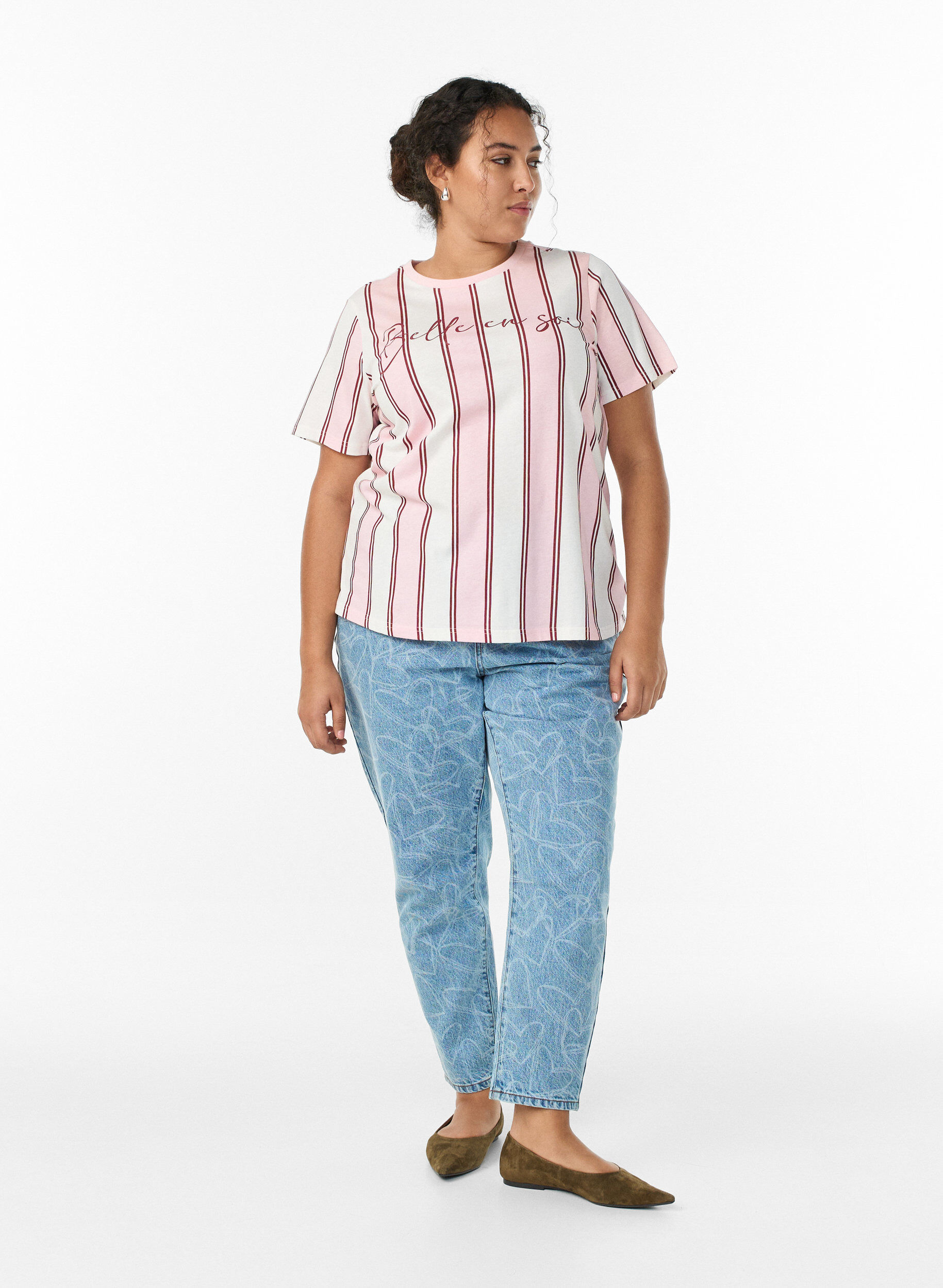 Zizzi T-shirt med striber og tekstprint, Lyser&oslash;d, Model image number 1