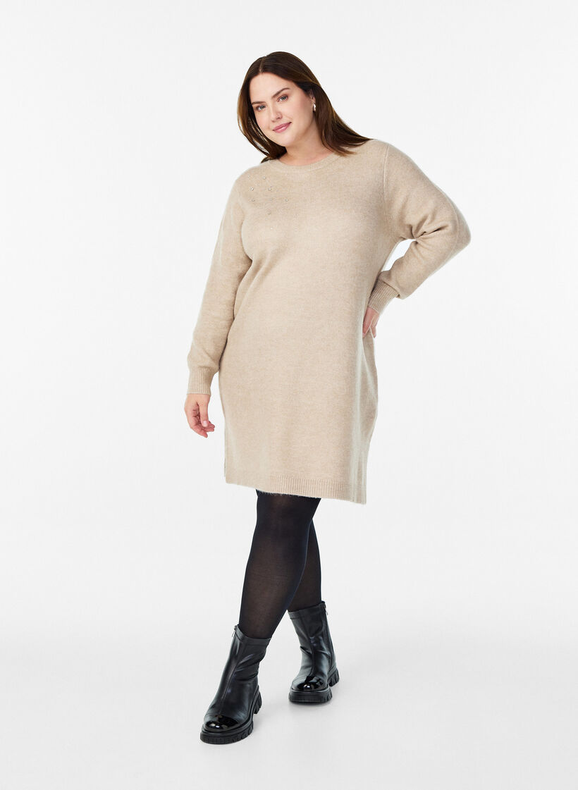 Kort strikkjole med rhinsten, Beige, Model image number 1
