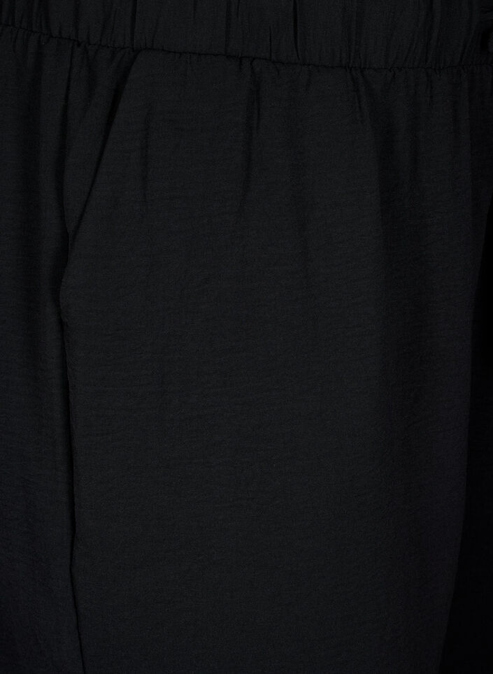Shorts med lommer og elastik i taljen, Sort, Packshot image number 2