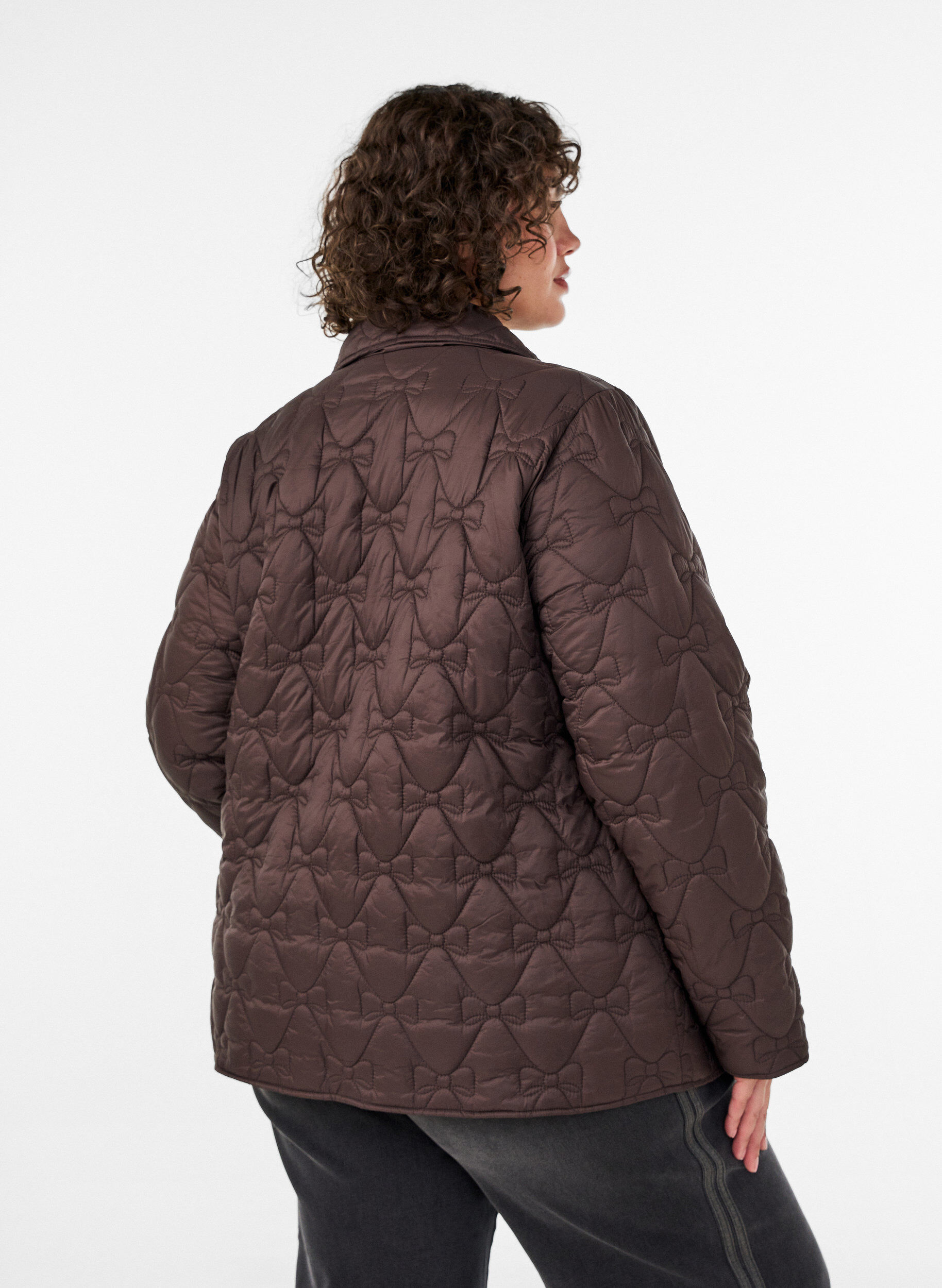 ZizziLet vatteret jakke med dekorativ quiltning, Brun, Model image number 2