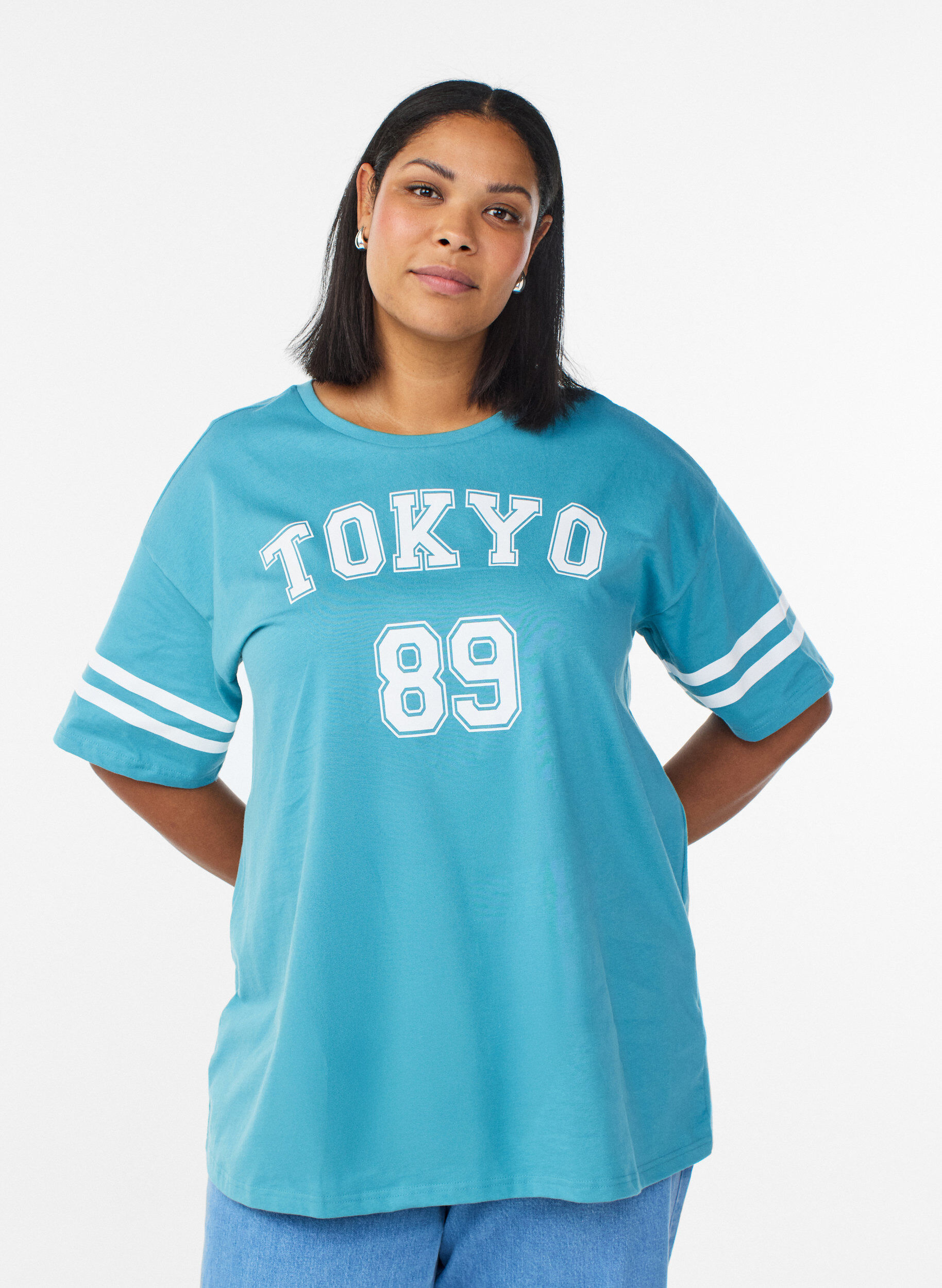 Zizzi Sporty oversize college t-shirt, Bl&aring;, Model image number 0