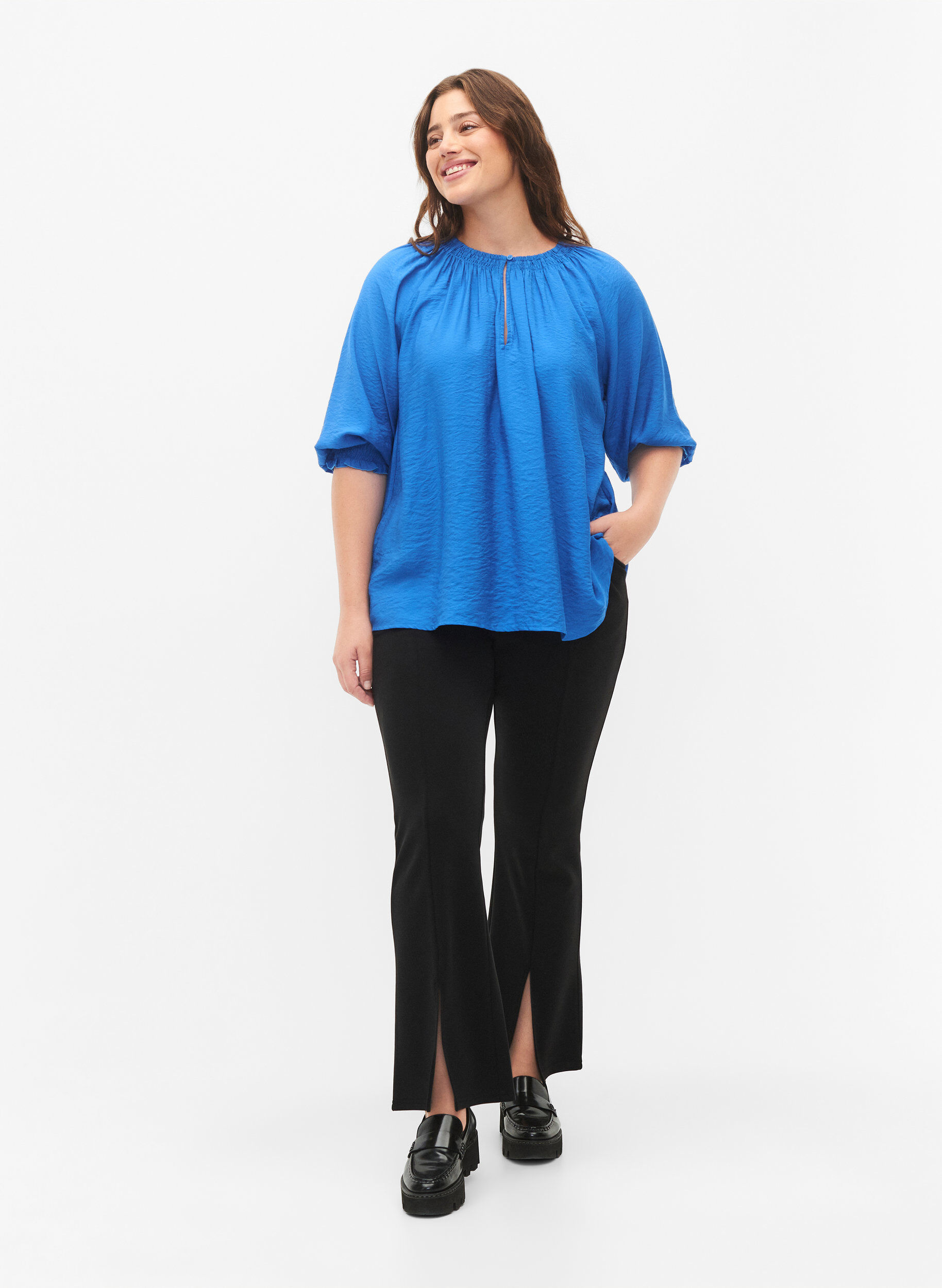 Zizzi A-shape viskosebluse med 3/4 &aelig;rmer, Strong Blue, Model image number 3
