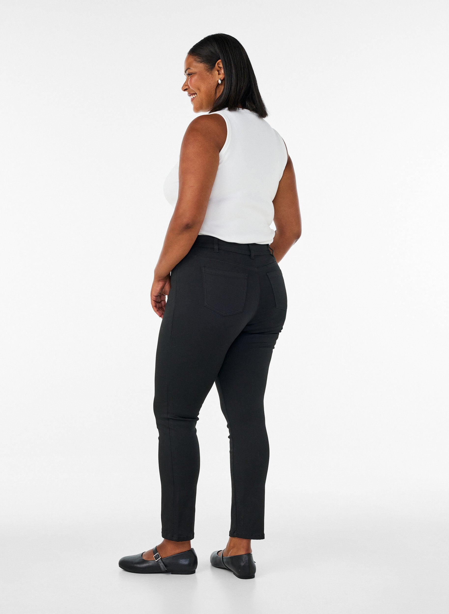 ZizziEmily Stay Black jeans med regul&aelig;r taljeh&oslash;jde, Sort, Model image number 1