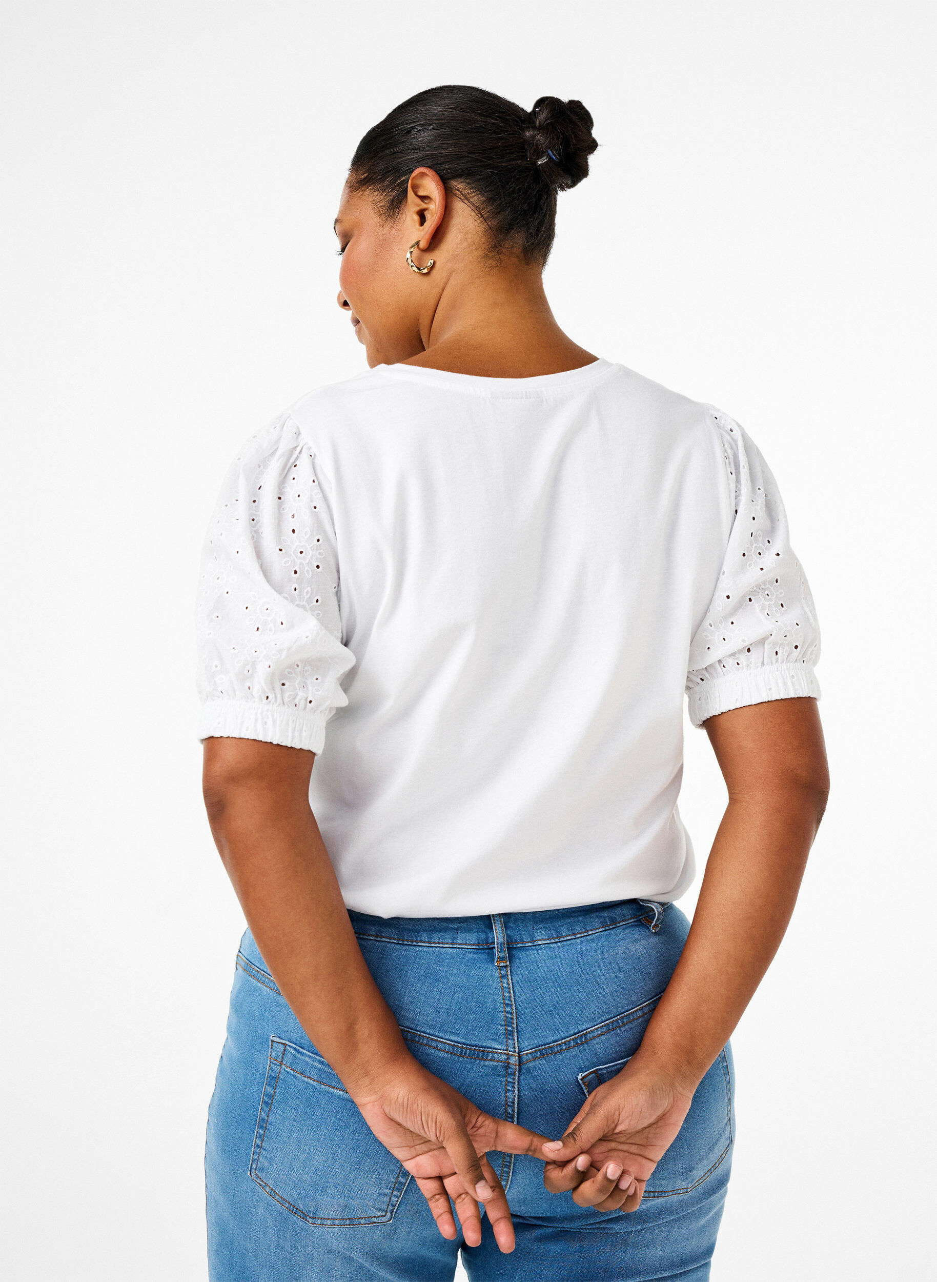 Zizzi &Oslash;kologisk bomuldsbluse med broderi anglaise &aelig;rmer, Bright White, Model image number 1
