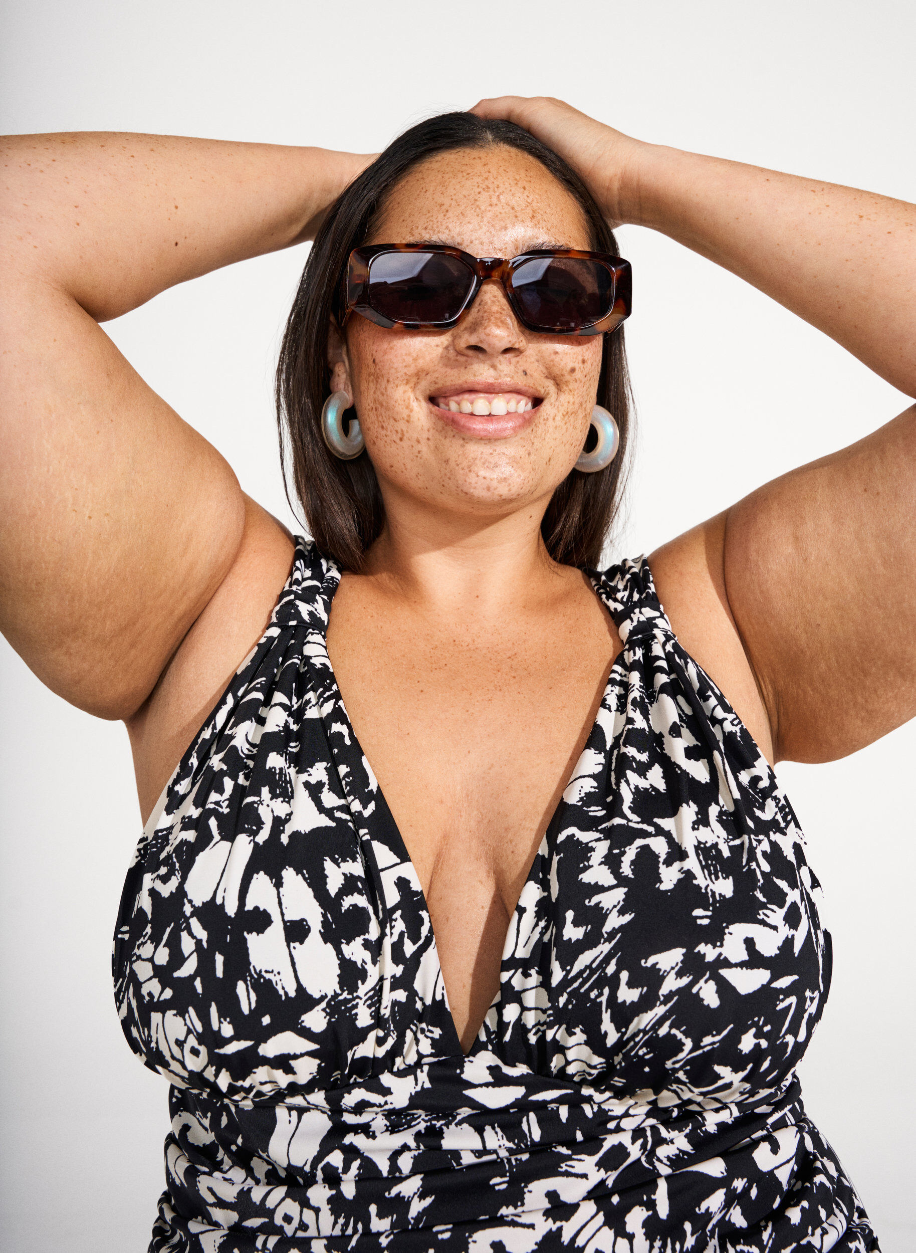 Zizzi M&oslash;nstret badedragt med dyb V-udsk&aelig;ring, Sort, Image image number 0