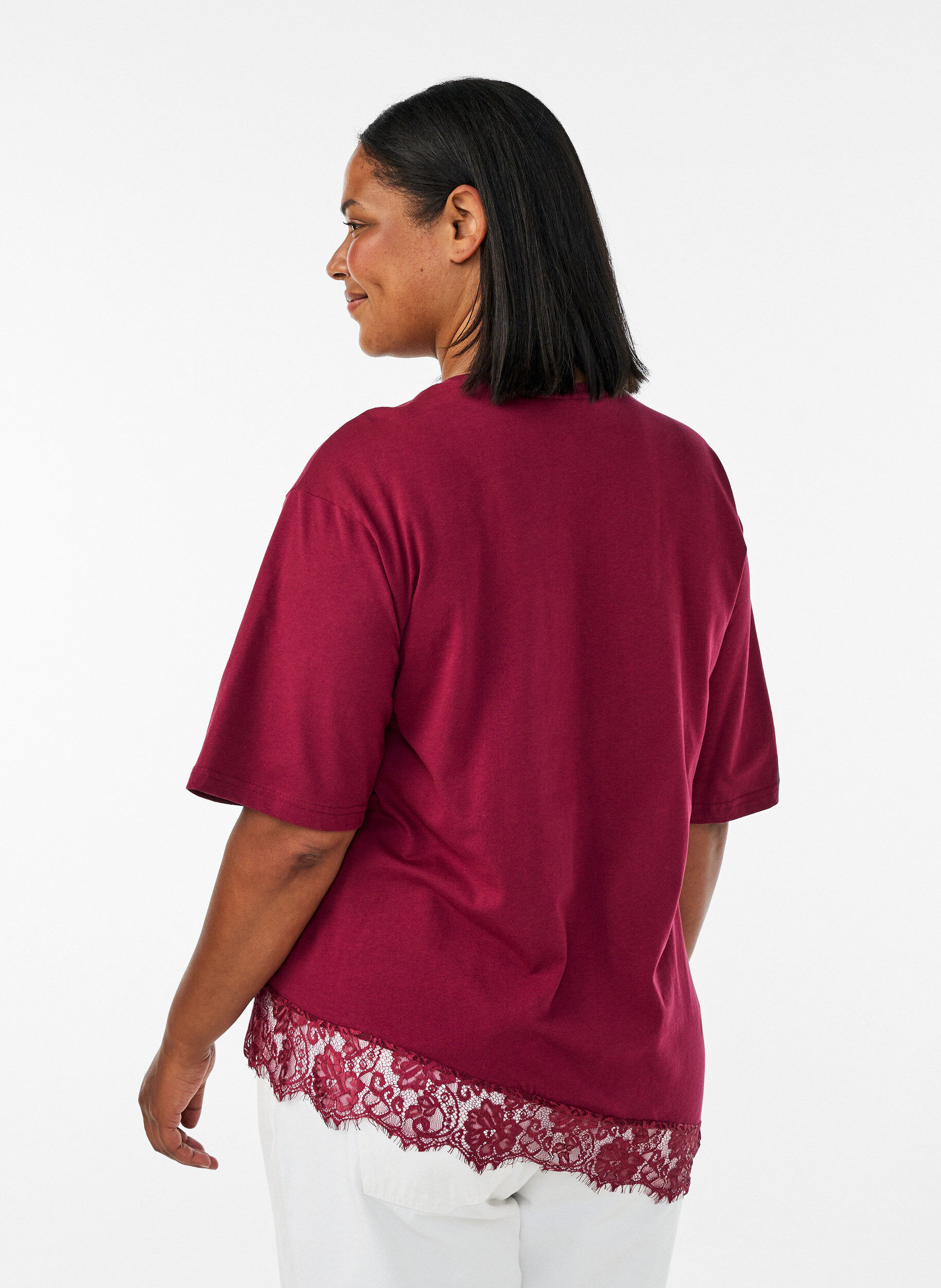 ZizziT-shirt med asymmetrisk blondekant, R&oslash;d, Model image number 2