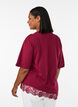 T-shirt med asymmetrisk blondekant, R&oslash;d, Model image number 2