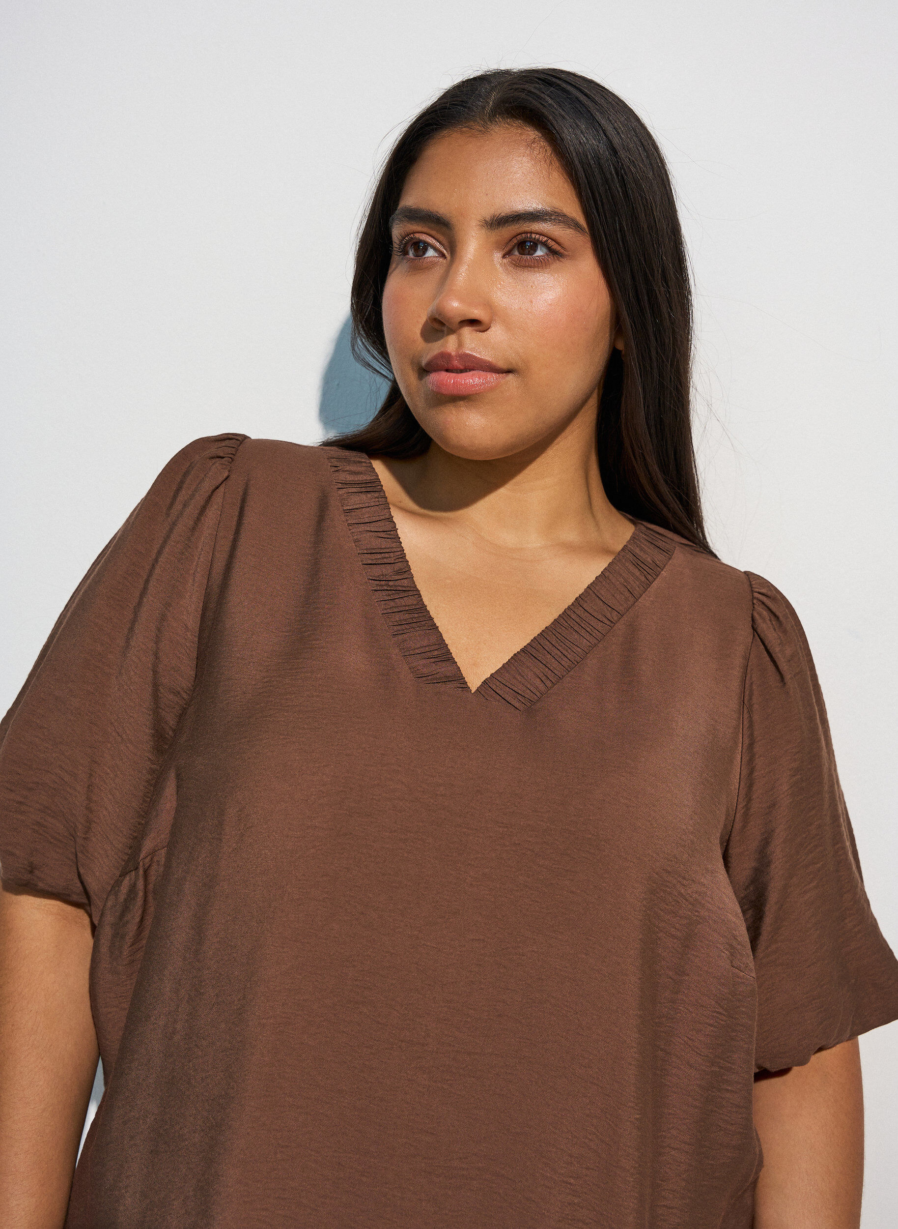 ZizziBluse med ballon&aelig;rmer og V-udsk&aelig;ring, Brun, Model image number 3