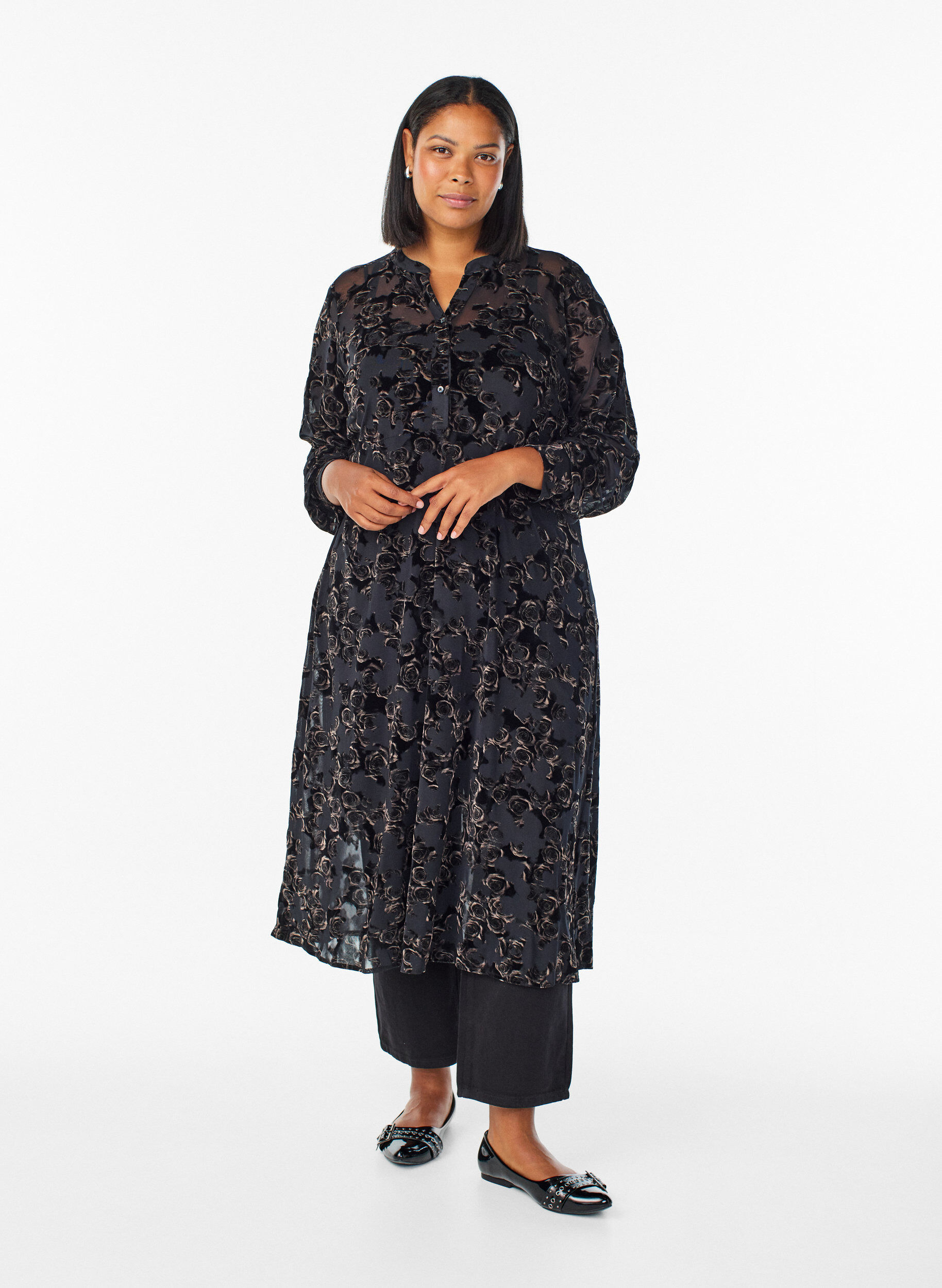 Midikjole i mesh med velourroser, Sort, Model