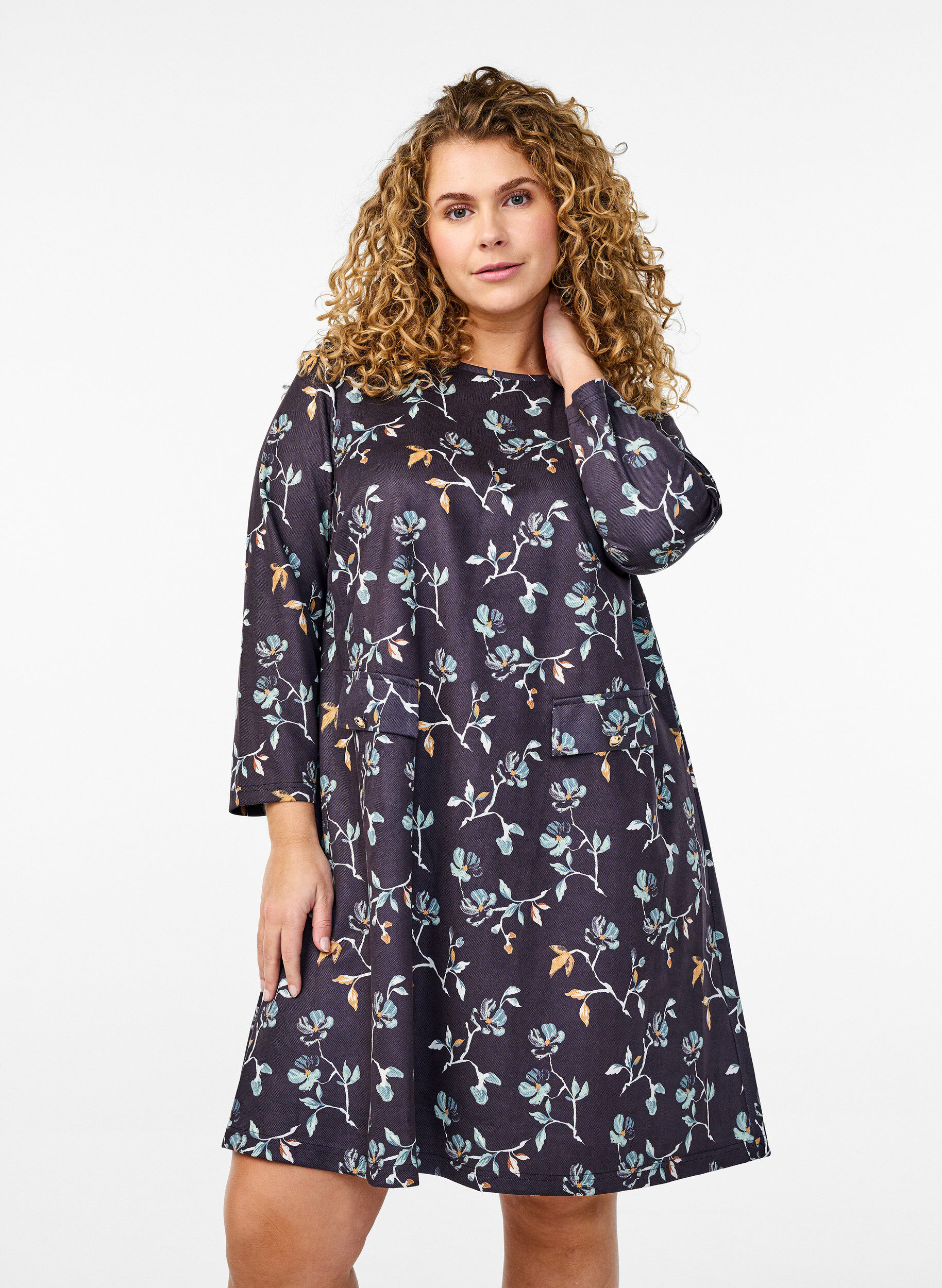 Zizzi FLASH - Kort kjole med A-snit og 7/8 &aelig;rmer, Sort, Model image number 0