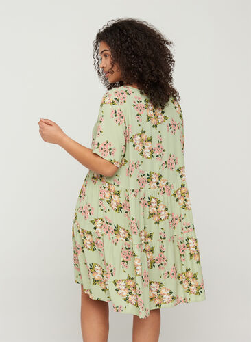 Kortærmet viskose kjole med blomsterprint, Light Green April, Model image number 1