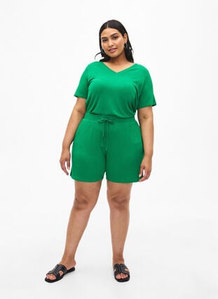 Løstsiddende viskose shorts med rib, Jolly Green, Model image number 2