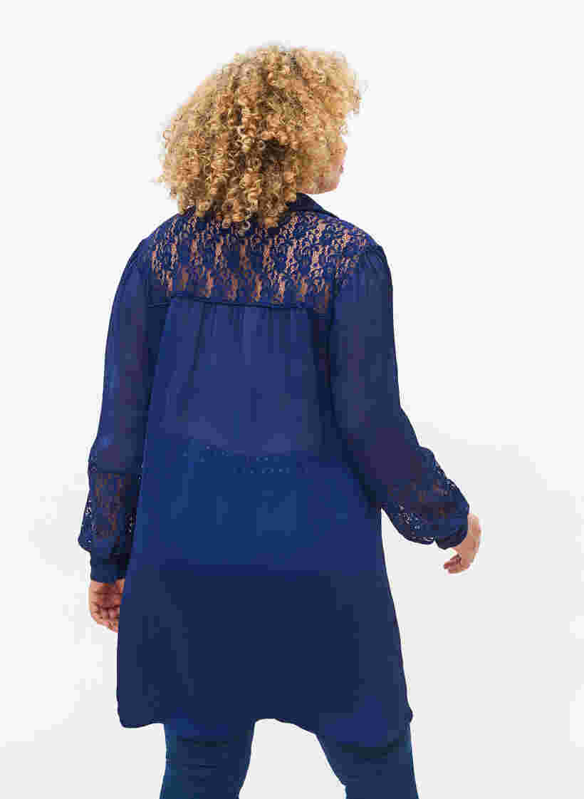 Lang skjorte med blondedetaljer, Evening Blue, Model image number 1