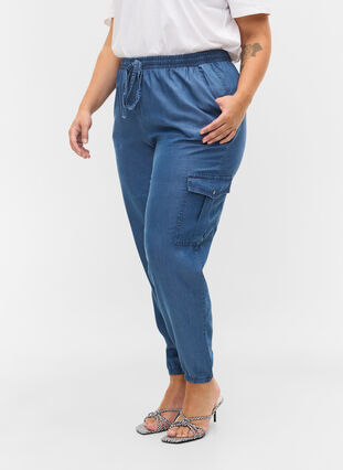 Cargo bukser i denim-look med lommer, Medium Blue, Model image number 2