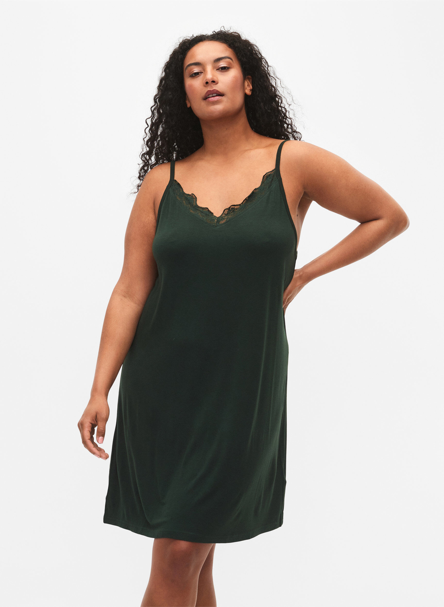 ZizziNatkjole med blondekant i viskose, Gr&oslash;n, Model image number 0
