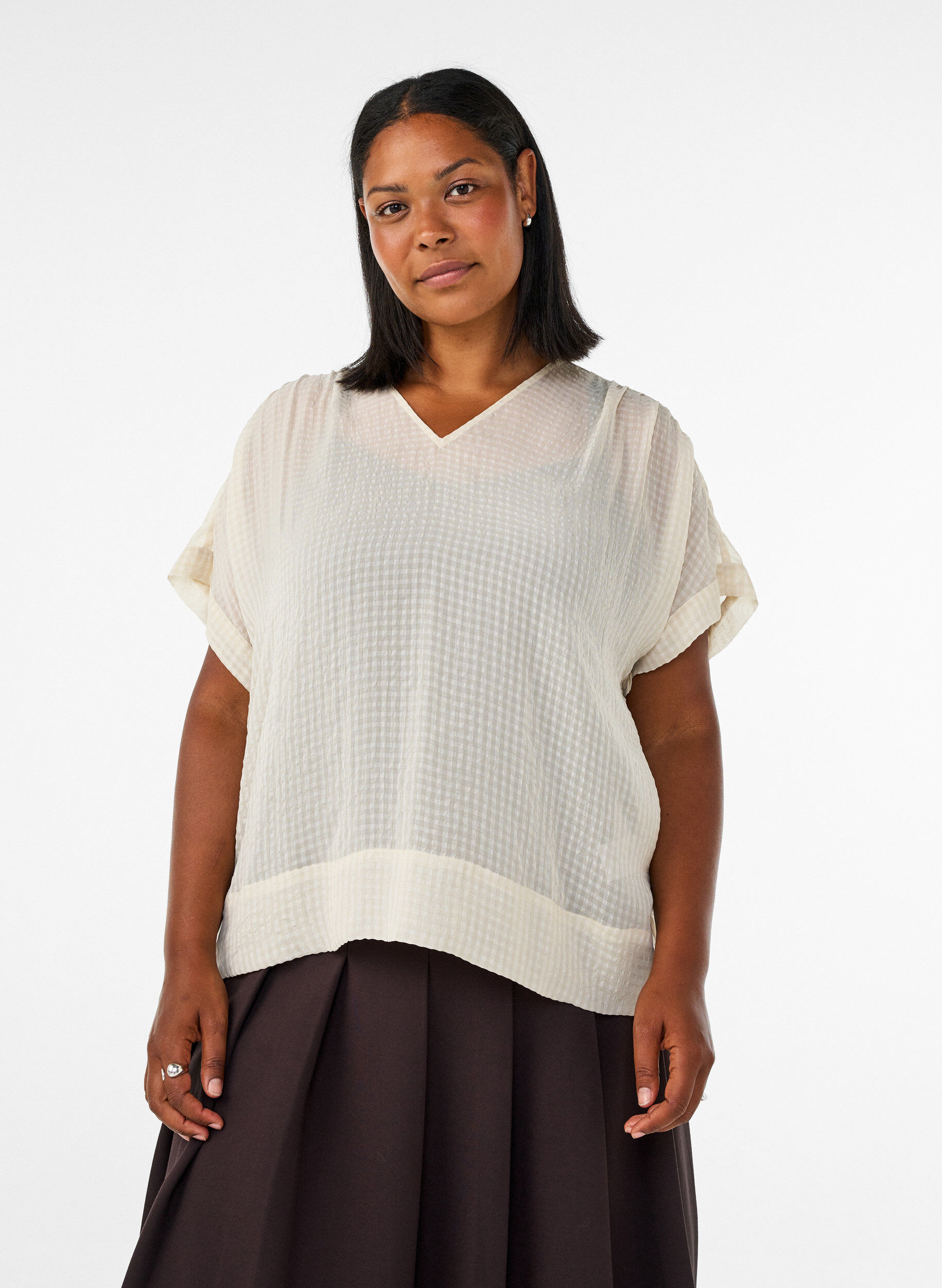 ZizziBluse i b&aelig;k og b&oslash;lge med V-udsk&aelig;ring, Beige, Model image number 0