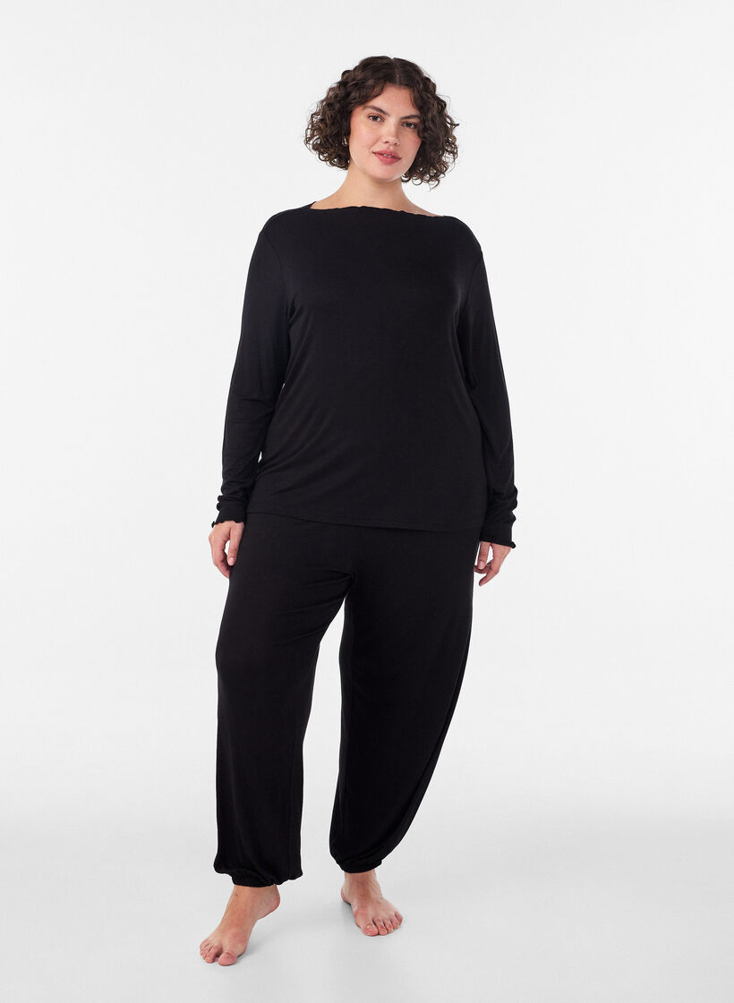 Natbluse i viskose med lange &aelig;rmer, Sort, Model image number 1